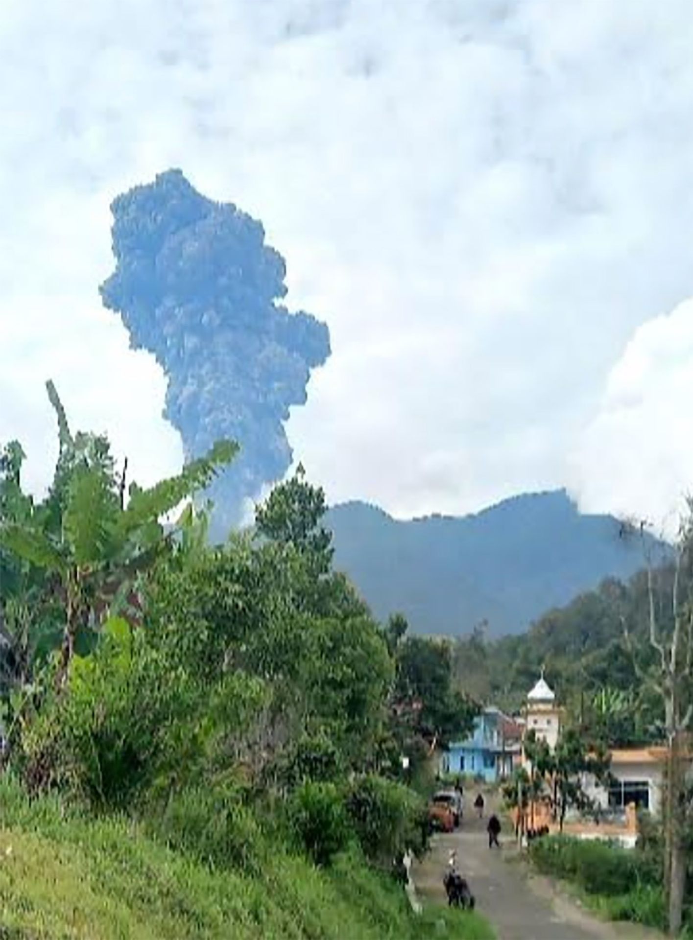 Erupce vulkánu Marapi, 3. 12. 2023 - Erupce vulkánu Marapi (4/4)