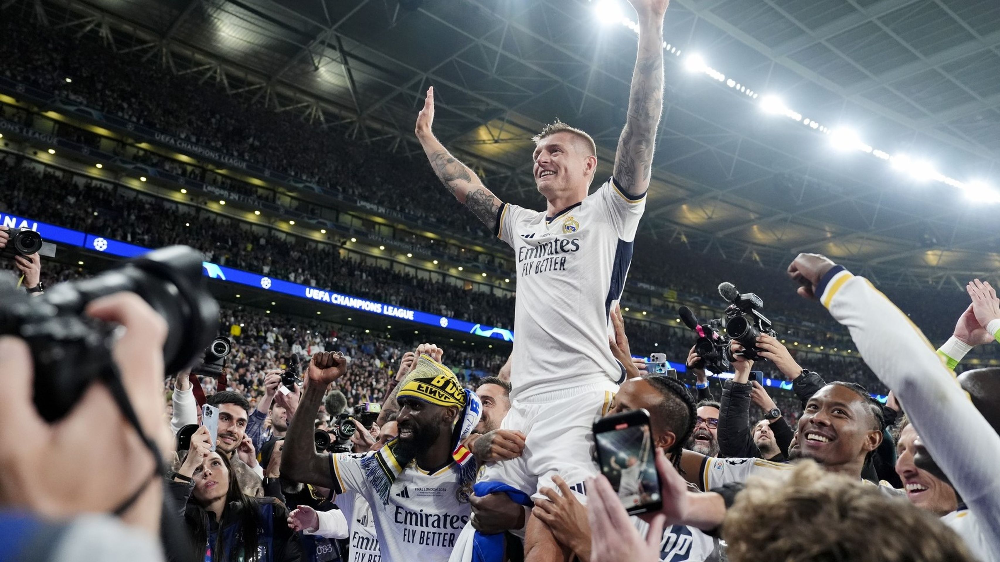 Toni Kroos oslavuje výhru ve finále Ligy mistrů  - Finále Ligy mistrů 2024 (11/11)