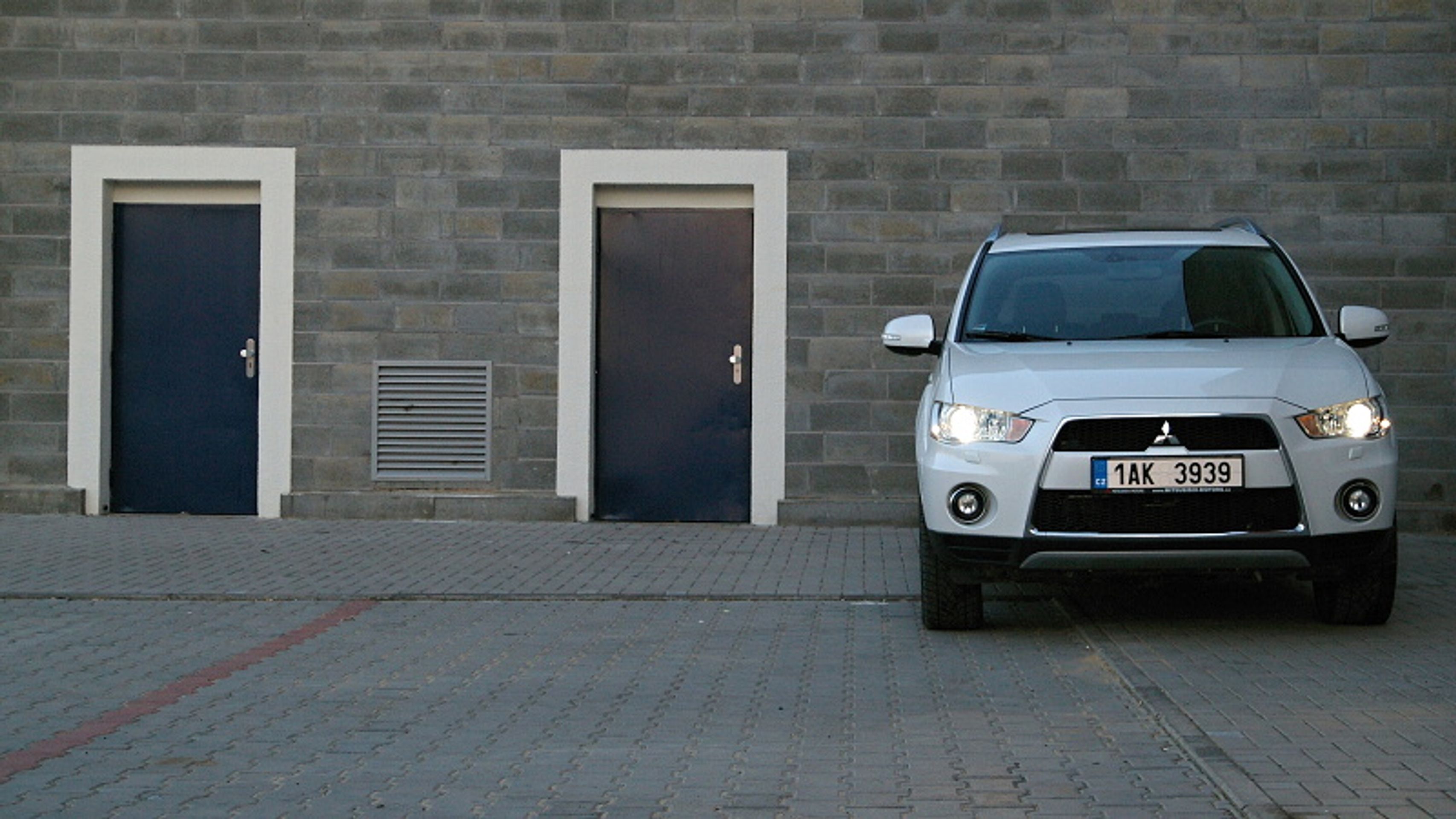 Mitsubishi Outlander - 2 - GALERIE Mitsubishi Outlander (6/7)