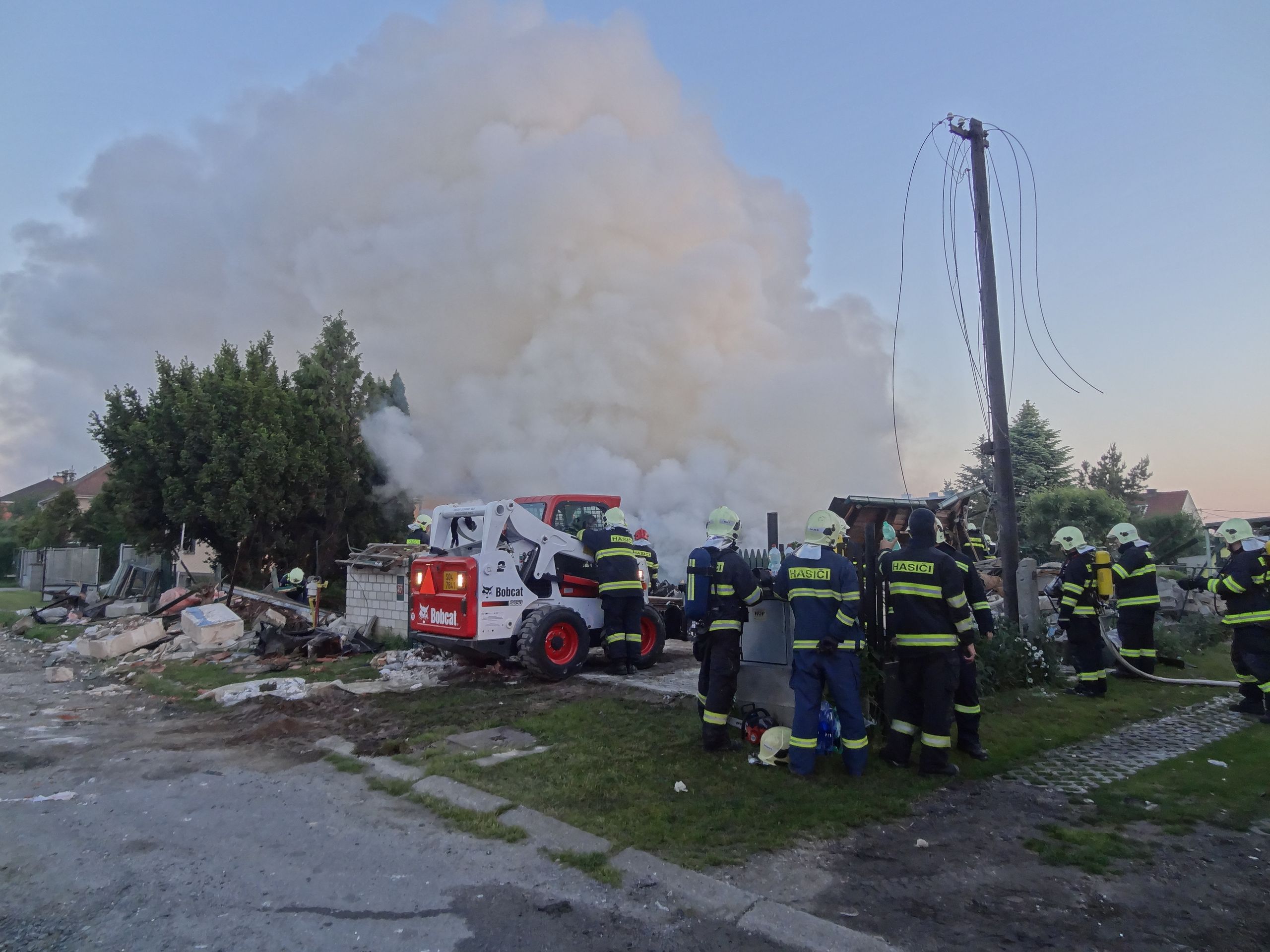 Výbuch domu v Cerhenicích - 2 - GALERIE: Výbuch domu v Cerhenicích (3/4)