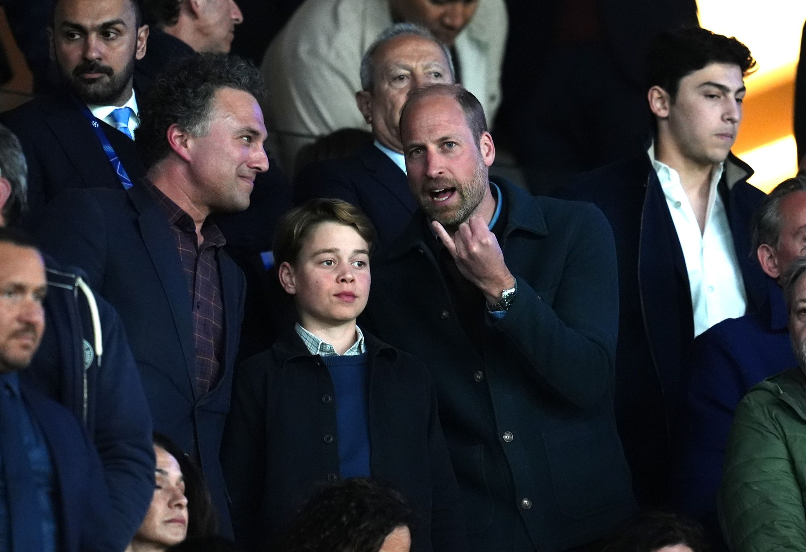 Princ William a princ George na fotbale v Paříži, 9. 4. 2025 UEFA Champions League (3) - Princ William a princ George na fotbale (1/4)