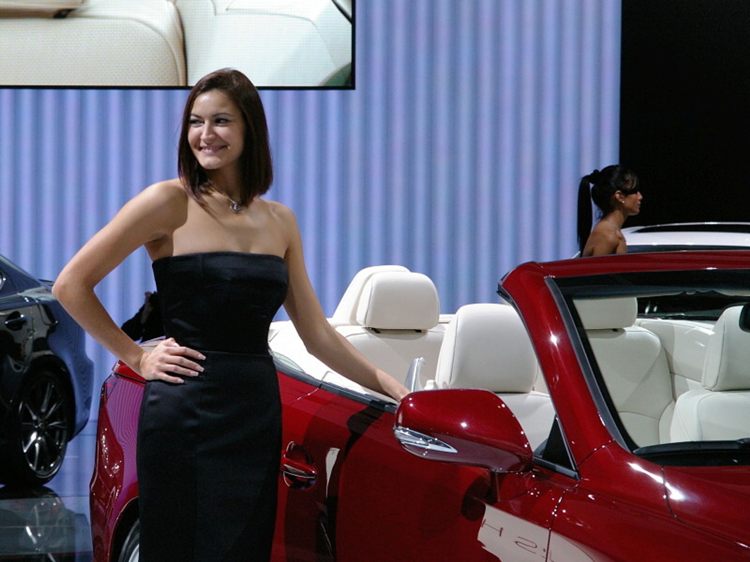 Modelka, paříž, autosalon - GALERIE holky paříž (3/6)