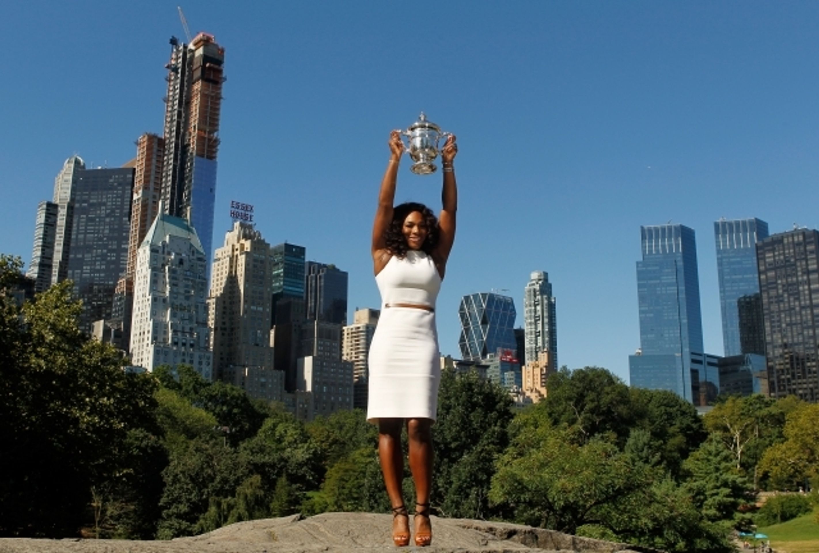 Serena Williams mrakodrapy - 7 - GALERIE: Serena Williams pózuje před mrakodrapy (2/14)