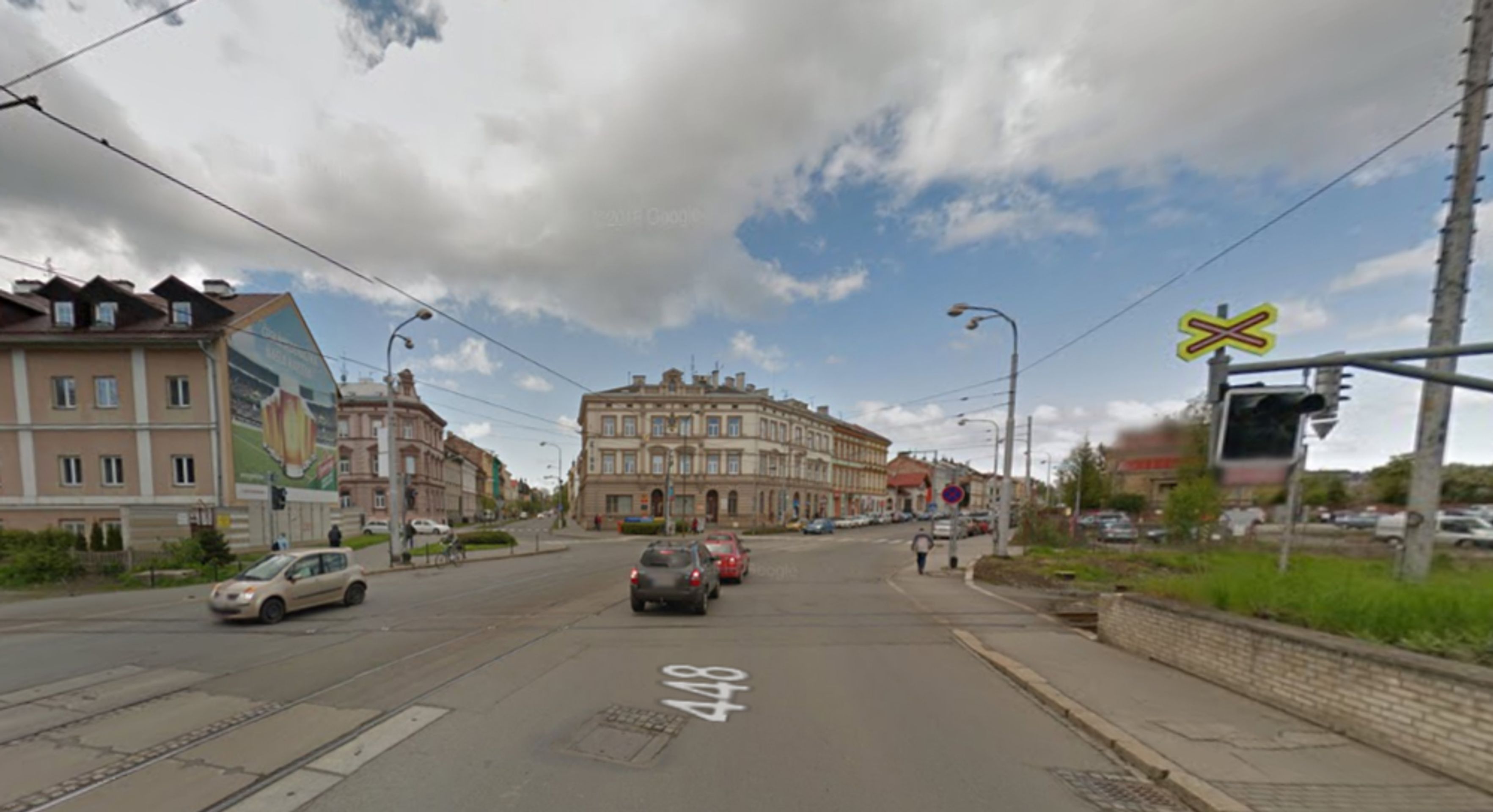 Nebezpečné přejezdy: P 7611, Olomouc - Kostelec na Hané, Olomoucký kraj - přejezd bez závor, řešení: se závorami. DŮVOD: Frekventované křížení se silnicí II. třídy č. 448., velmi vysoká nehodovost - GALERIE: Nebezpečné přejezdy - Královéhradecký kraj, Pardubický kraj, Olomoucký kraj, Moravskoslezský kraj (12/17)
