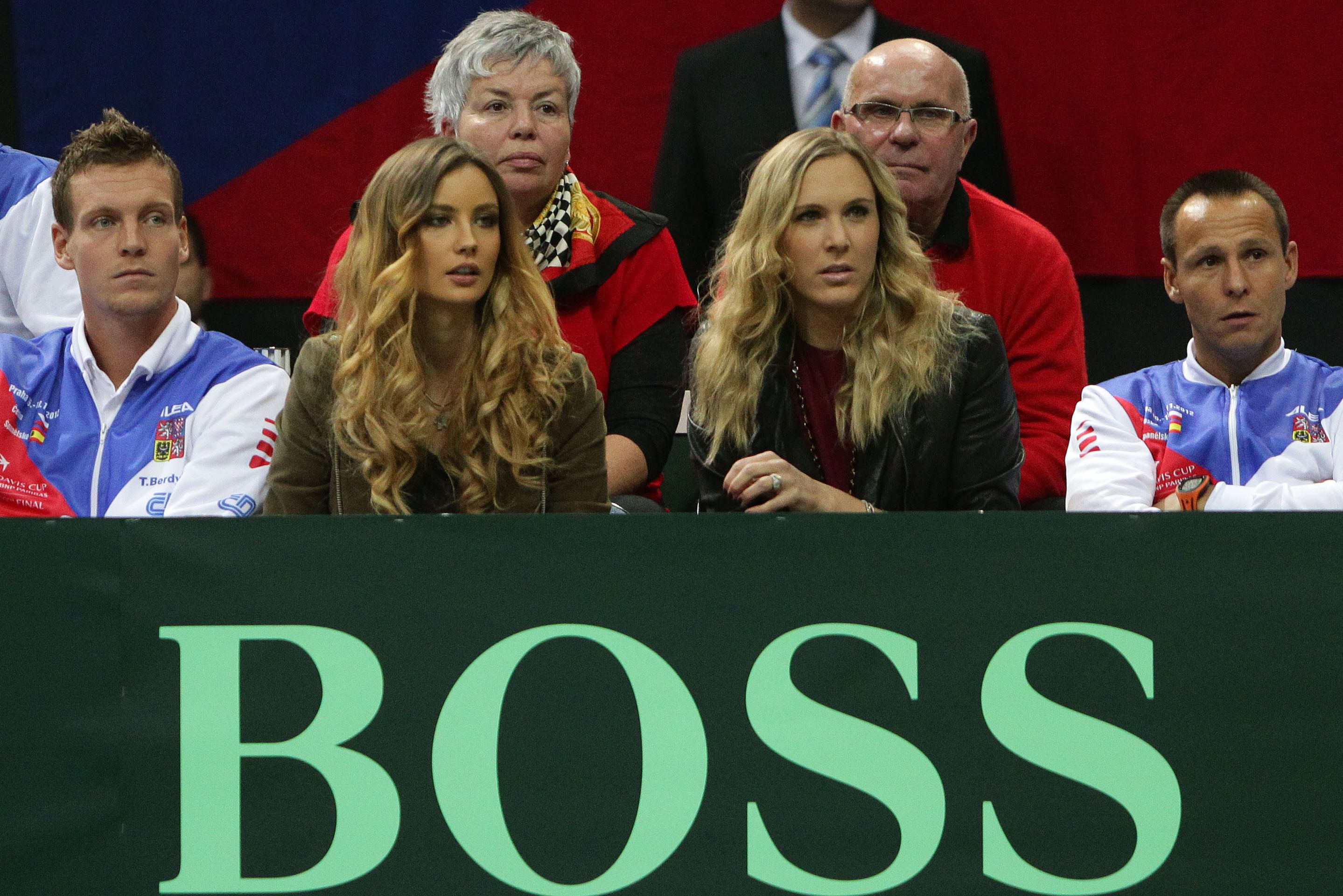Nicole Vaidišová a Ester Sátorová - GALERIE: Nicole Vaidišová a Ester Sátorová při finále Davis Cupu (3/6)