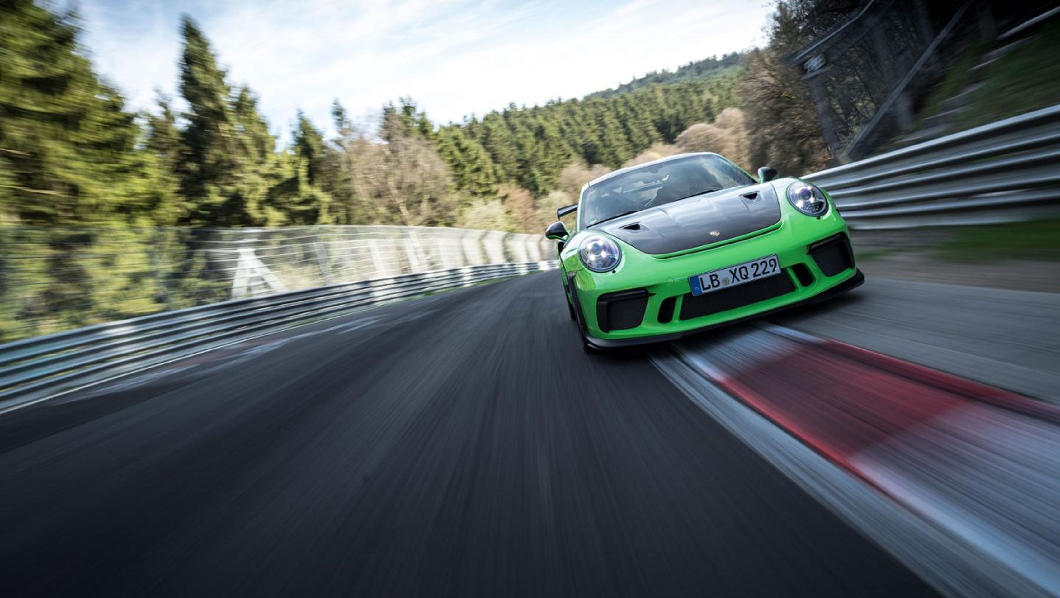 Rekordní jízda Porsche 911 GT3 RS - 10 - Fotogalerie: Zelené peklo za volantem Porsche 911 (1/6)
