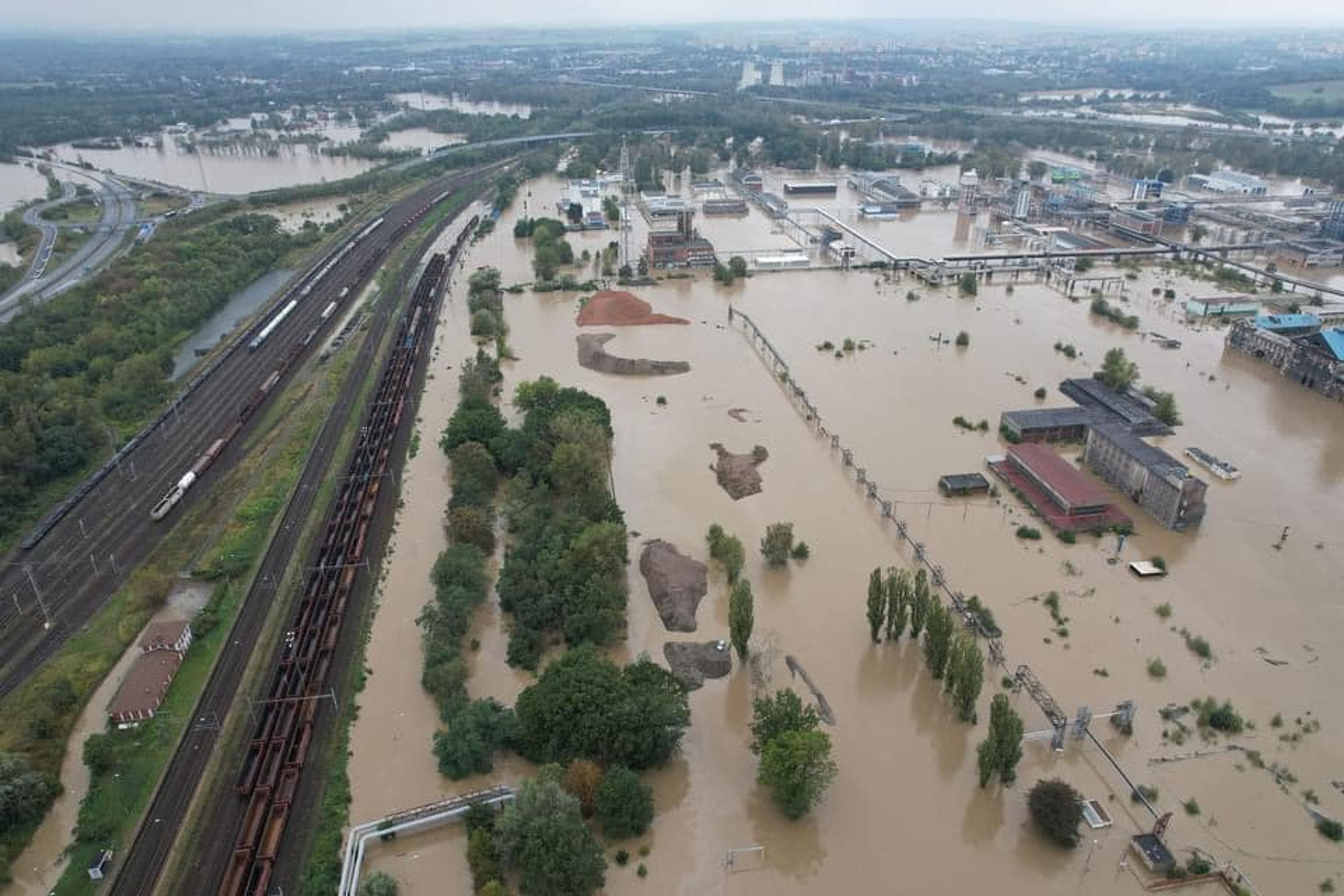 Protržení hráze v Nové Vsi v Ostravě, 16. 9. 2024 Facebook náměstka Lukáše Curyla (3) - Povodně v Česku (25/106)