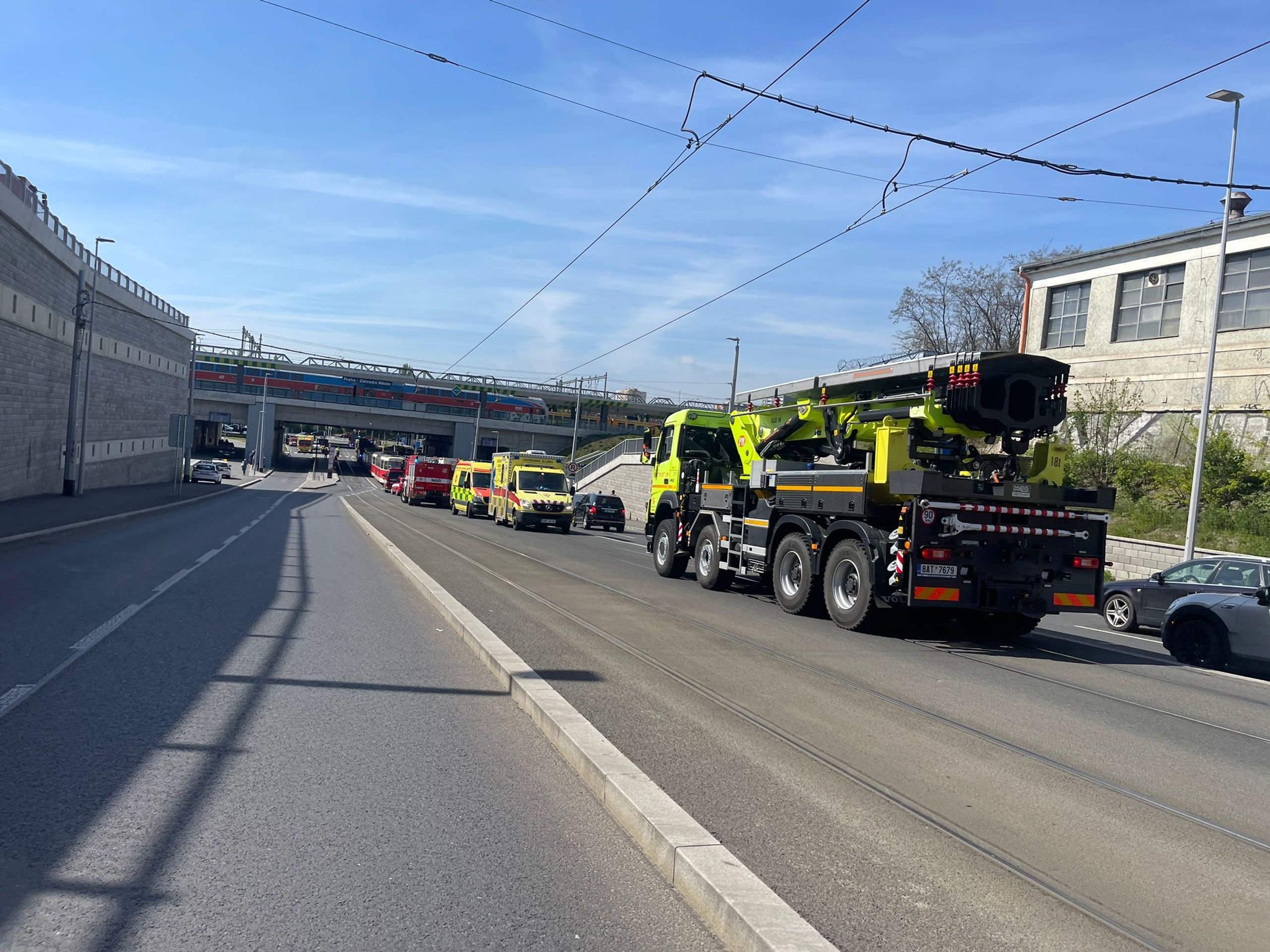Nehoda tramvaje a autobusu v Praze (4) - Nehoda tramvaje a autobusu v Praze (10/12)