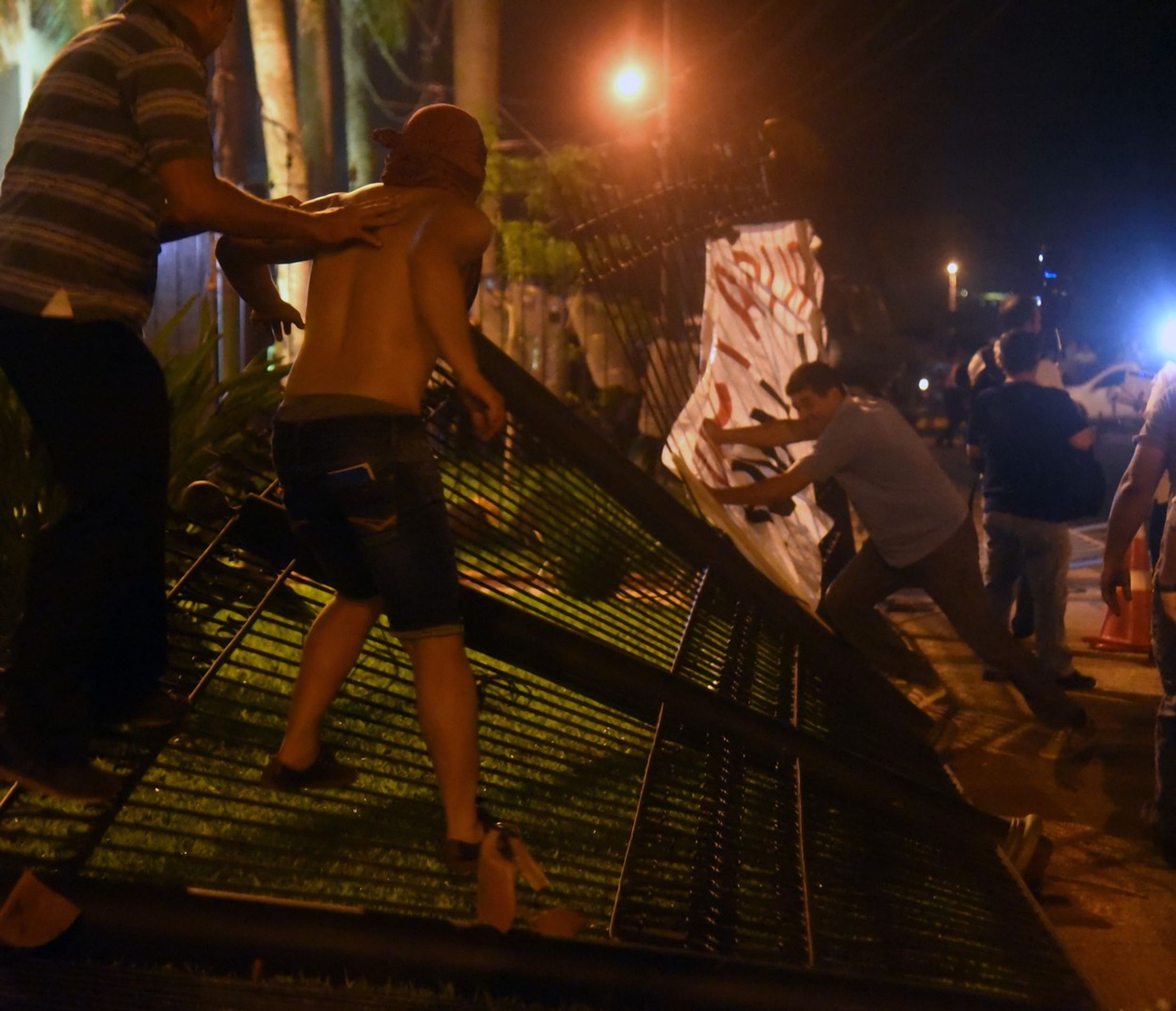 Násilné protesty v Paraguayi - GALERIE: Protesty v hlavním městě Paraguaye (2/7)
