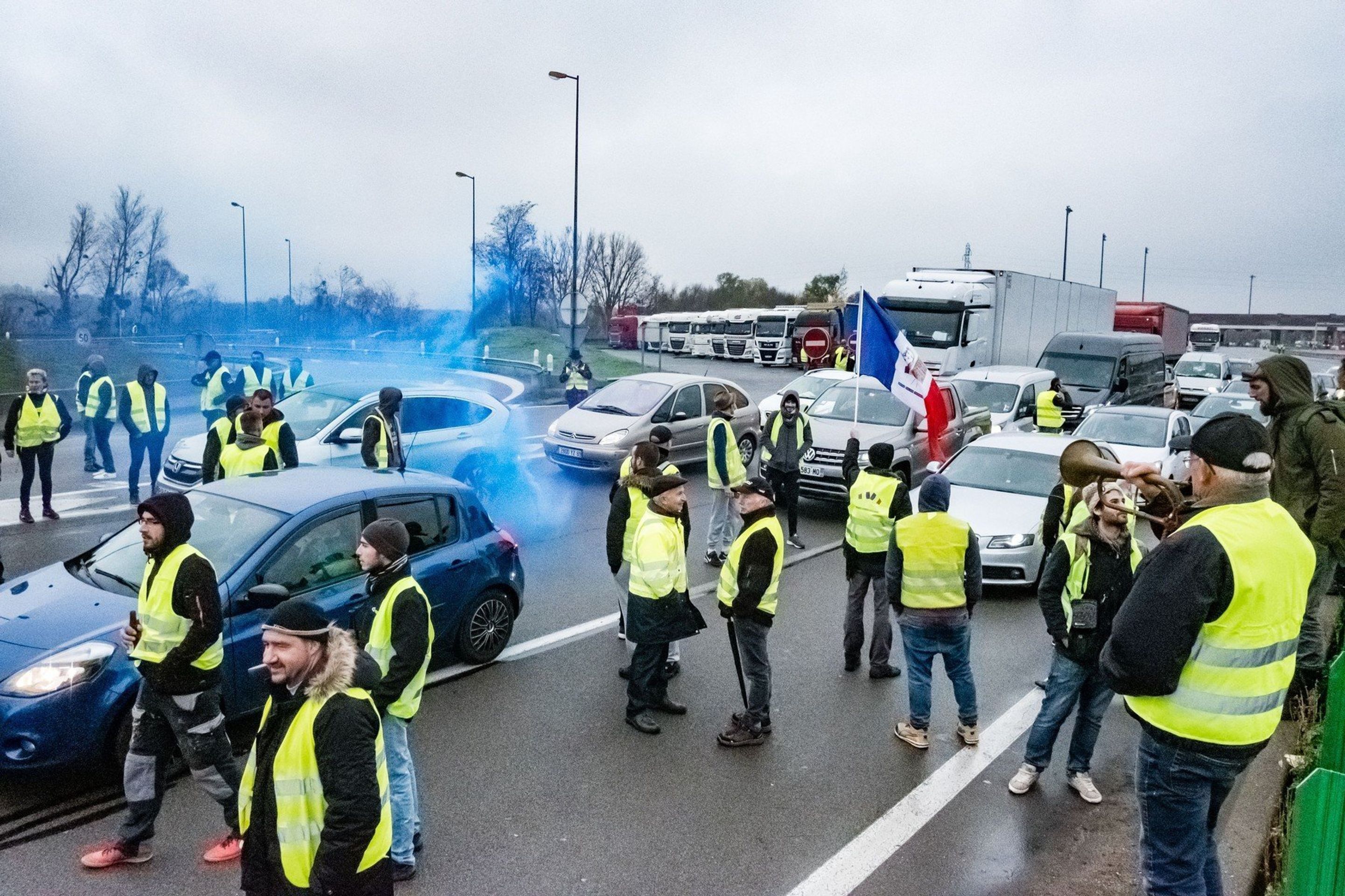Ve Francii vypukly masivní demonstrace - 1 - GALERIE: Demonstranti ve Francii na silnicích vytvořily blokády (5/5)