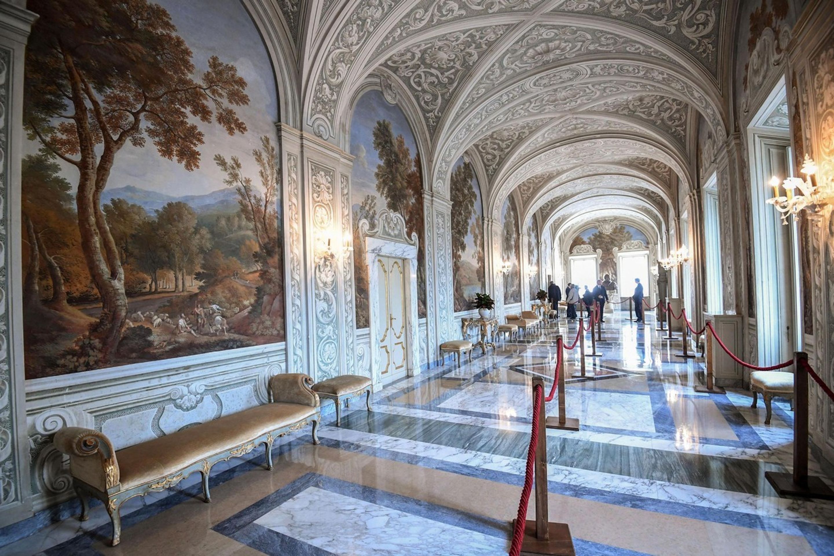 Papežský palác v Castel Gandolfo - 2 - GALERIE: Papežský palác v Castel Galdolfu (2/6)