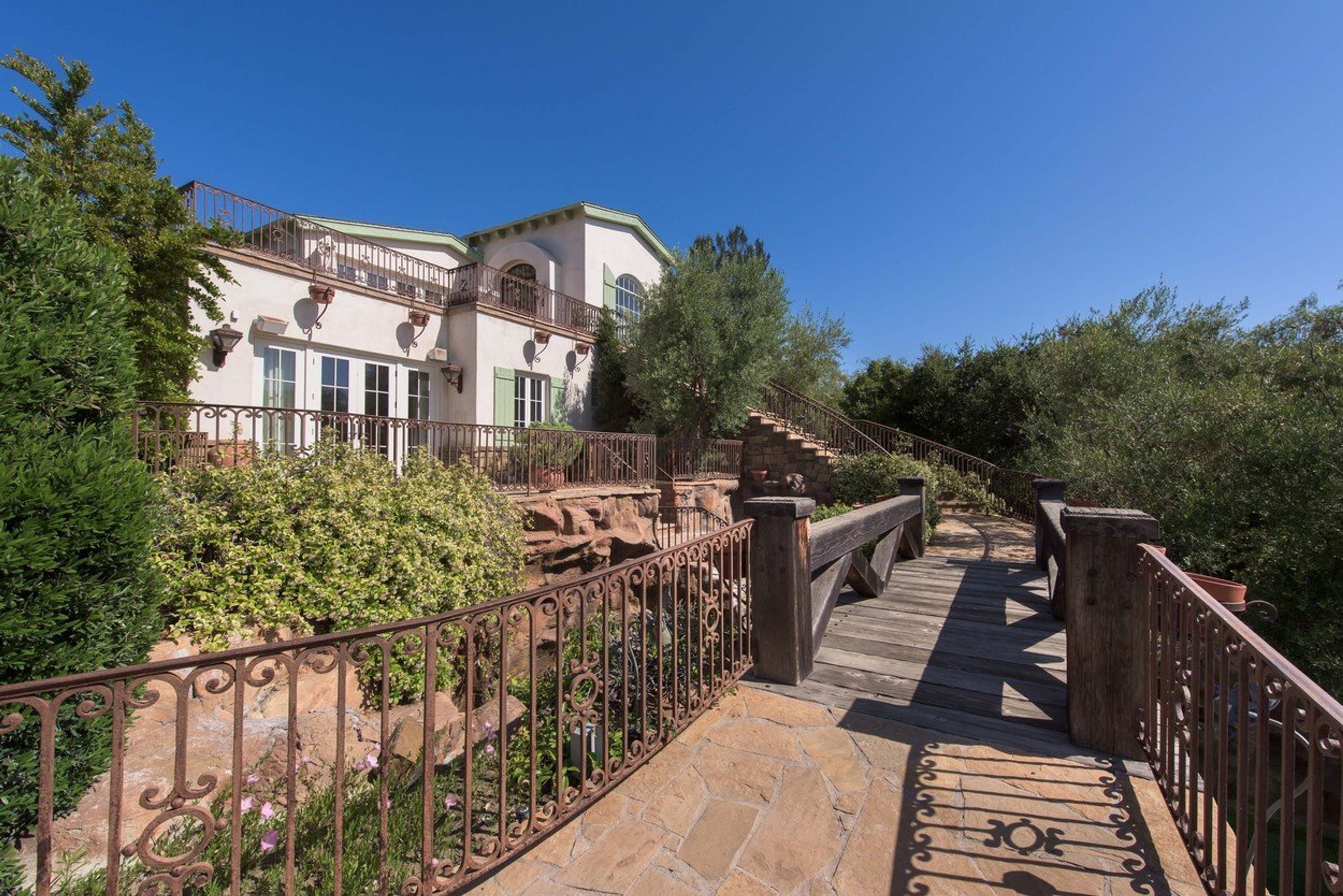 Eva Longoria prodává dům v Hollywood Hills - 6 - GALERIE: Eva Longoria prodává dům v Hollywood Hills (1/6)