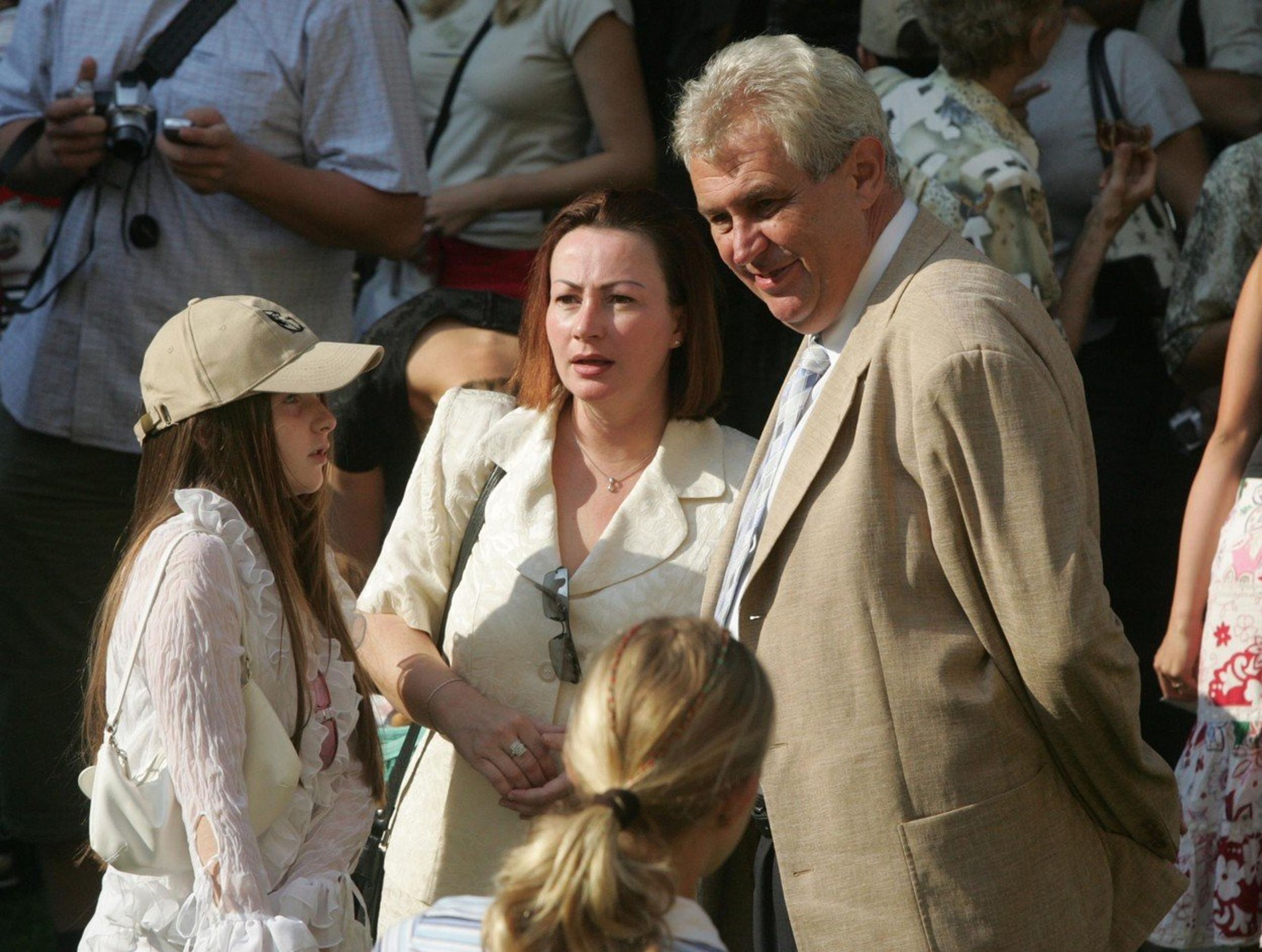 Miloš Zeman s manželkou Ivanou a dcerou Kateřinou v roce 2005 - GALERIE: Miloš Zeman a Ivana Zemanová (9/11)