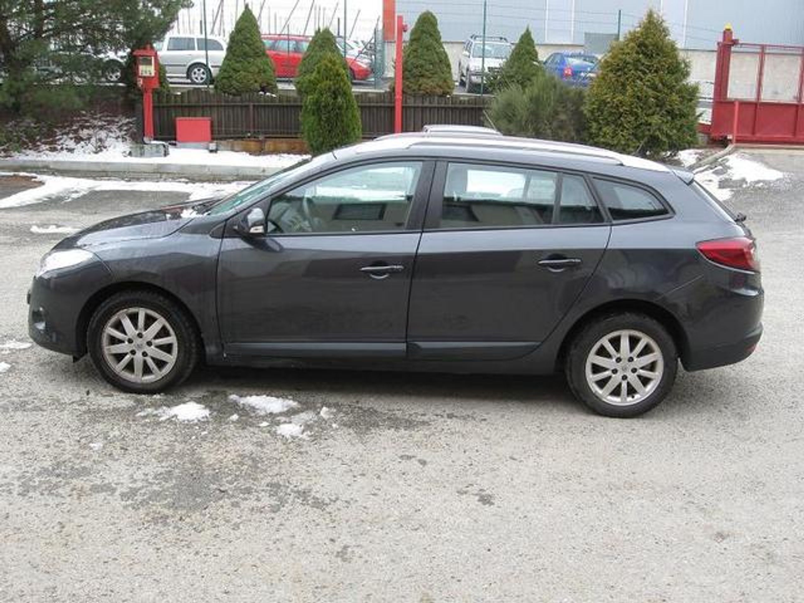 Renault Megane (nafta) - GALERIE: Auta v dražbě (10/11)