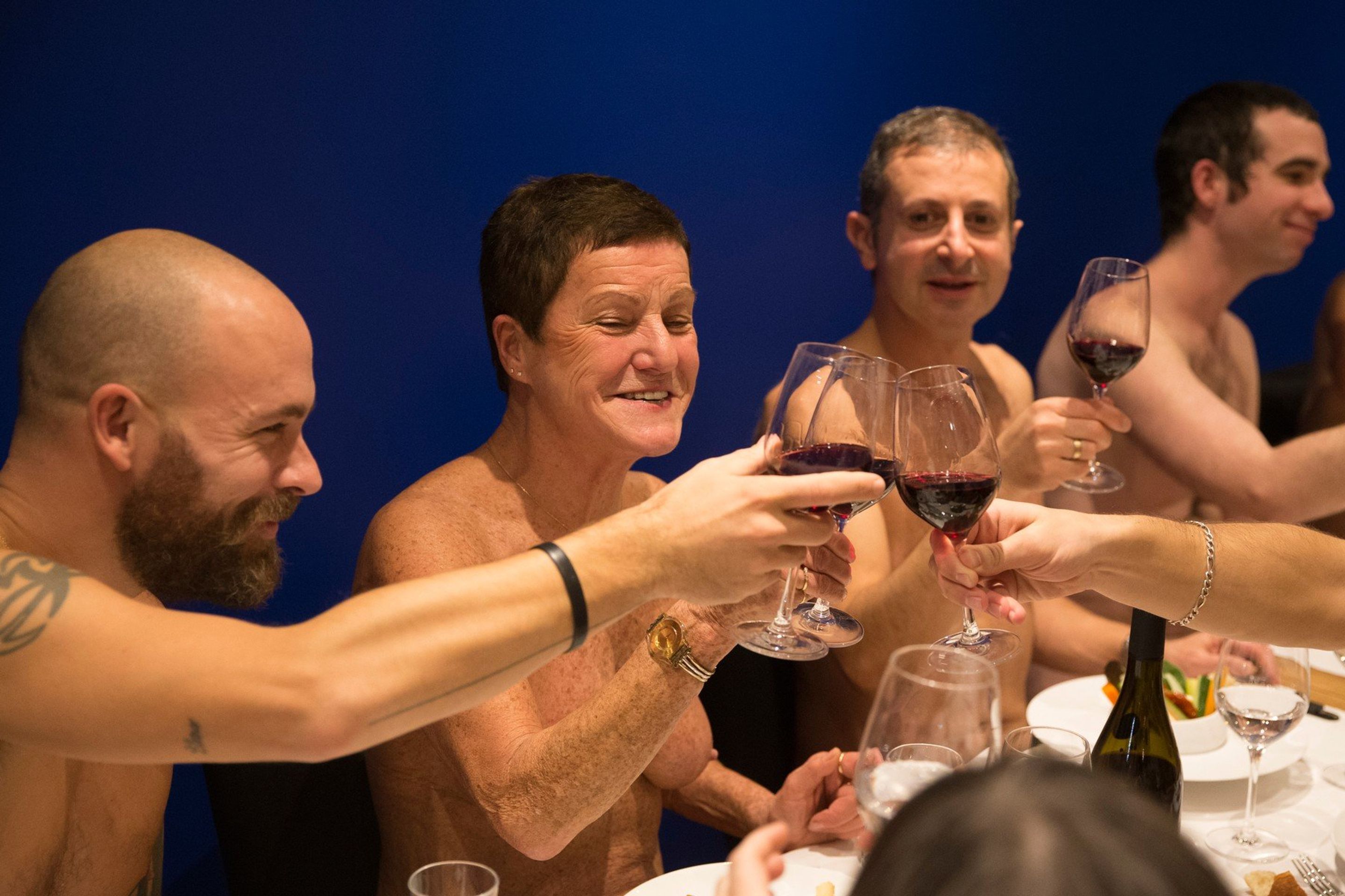 Nudistická restaurace v Paříži - GALERIE: Nudistická restaurace v Paříži (2/5)