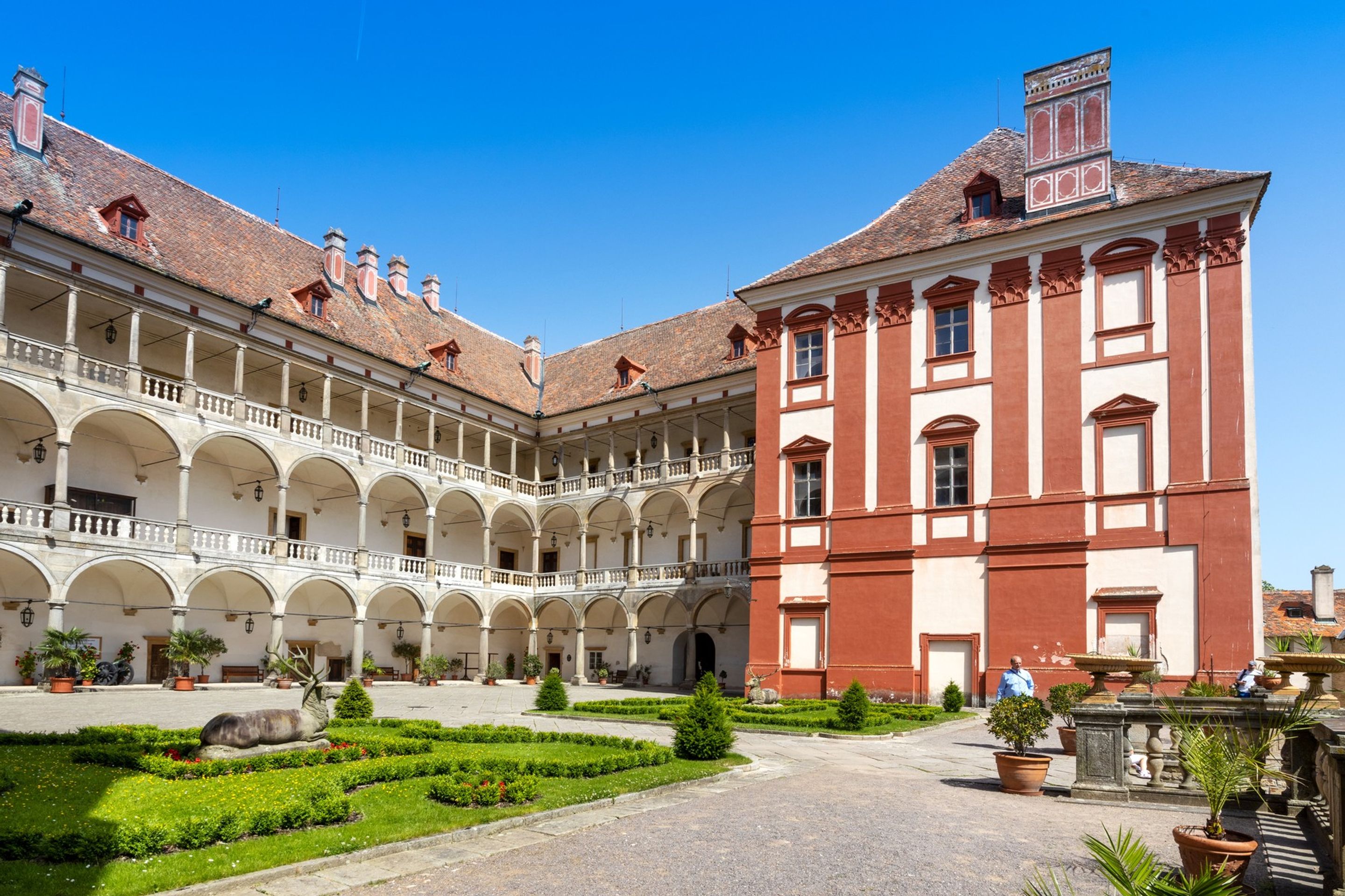 Zámek Opočno - Hrady a zámky se připravují na květnové svátky (8/8)