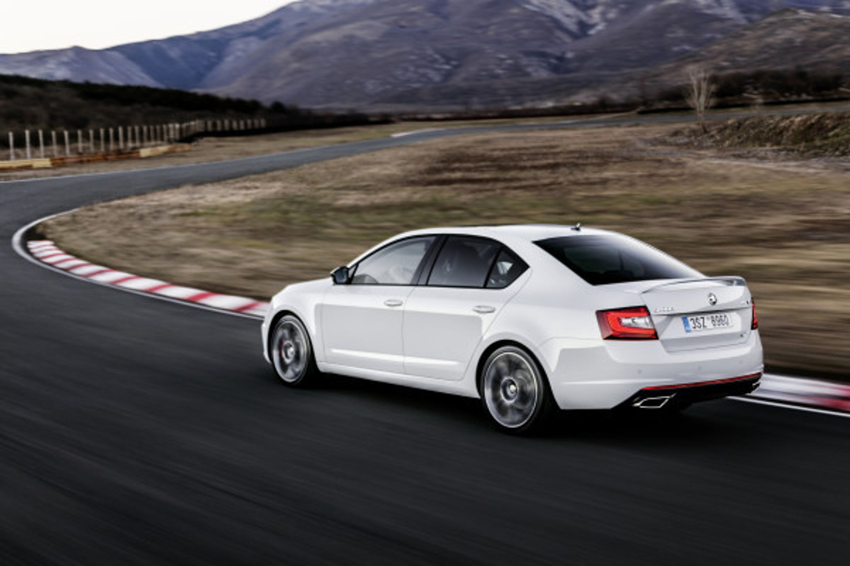 octavia - 12 - GALERIE: Škoda Octavia RS a Scout (5/7)