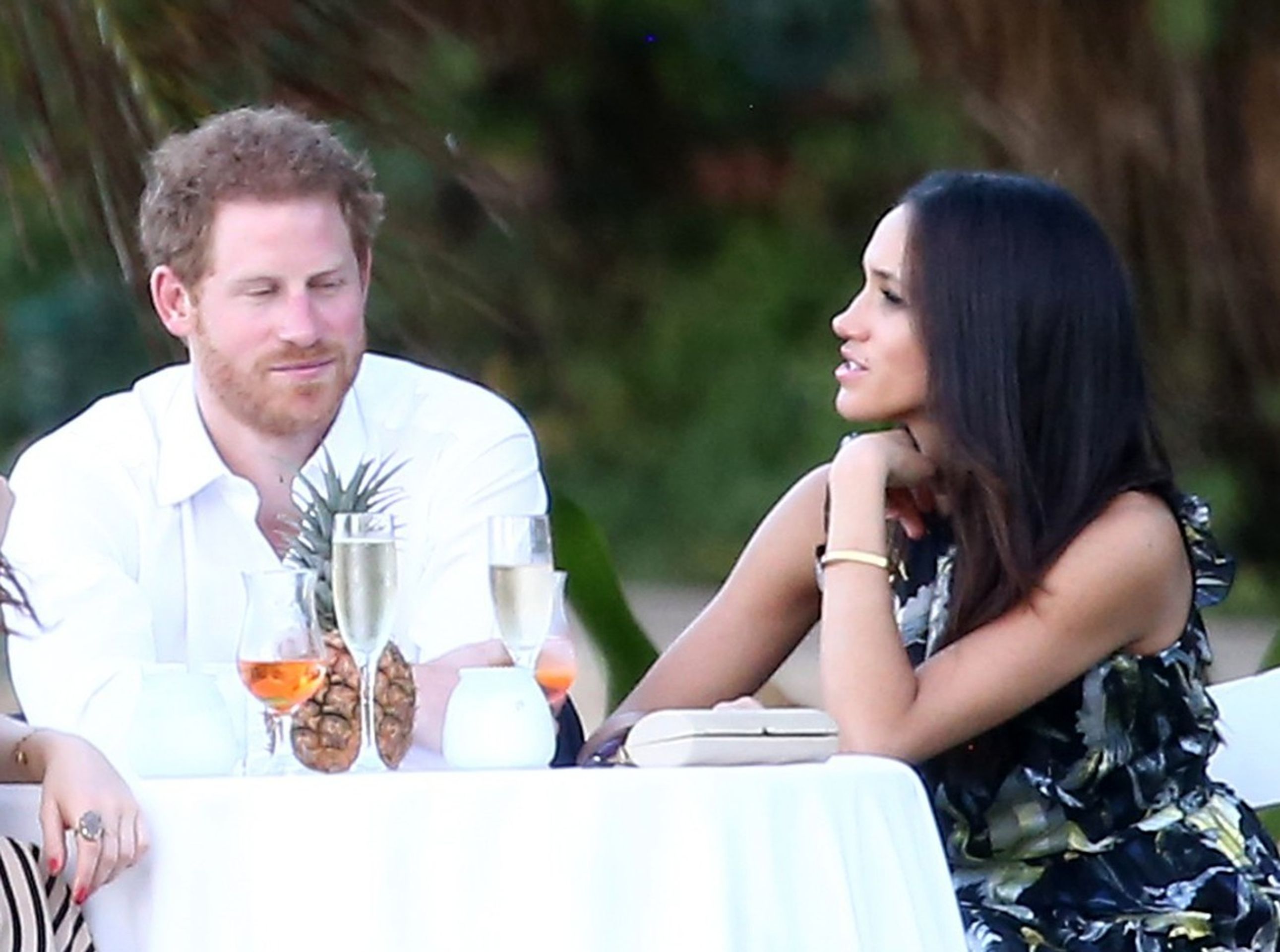 Meghan a princ Harry - GALERIE: Dohazovačka a rande naslepo! Jak vznikal vztah Harryho a Meghan? (6/8)