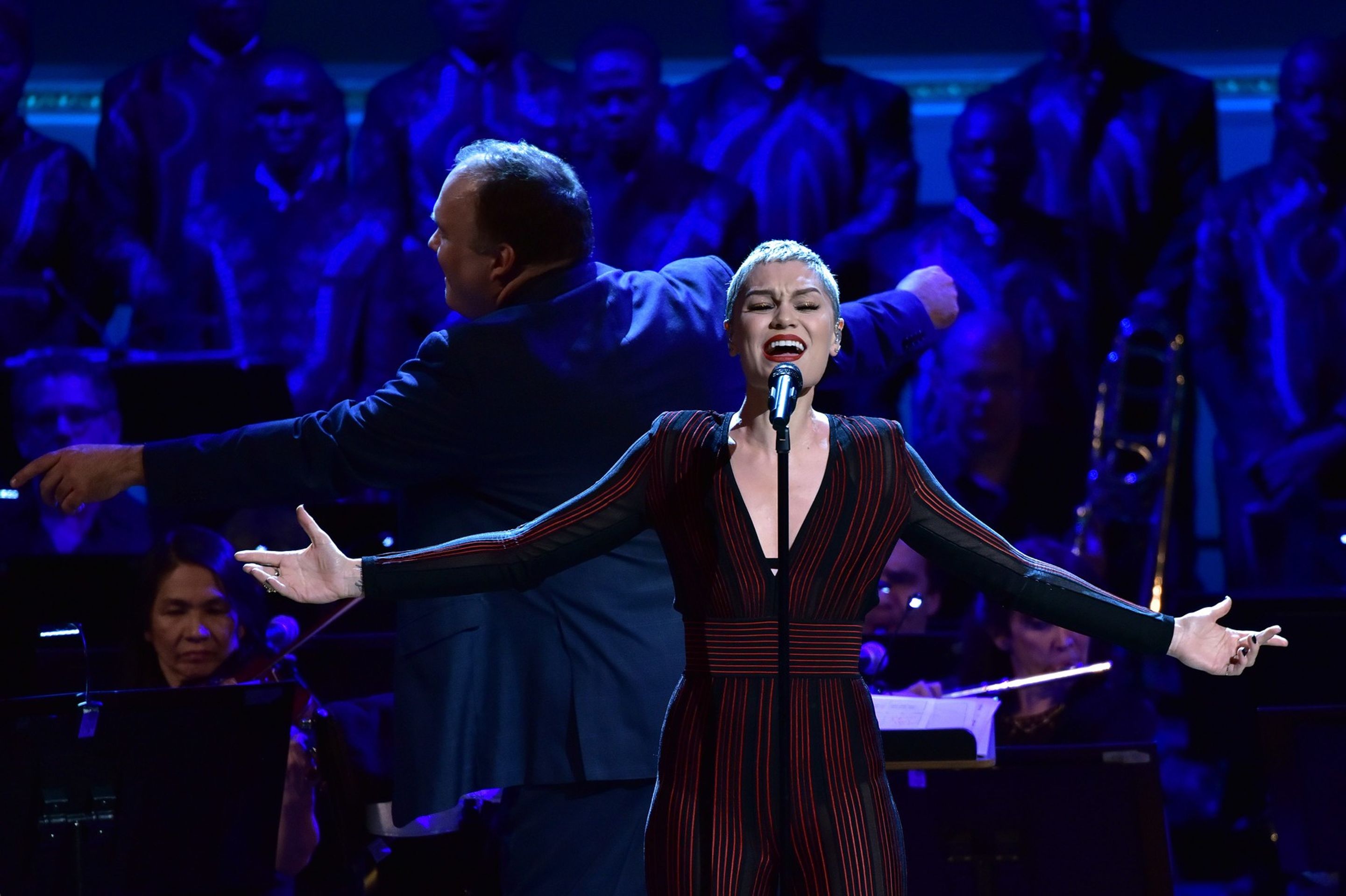 Jessie J, 1. 12. 2015 - Jessie J (5/5)