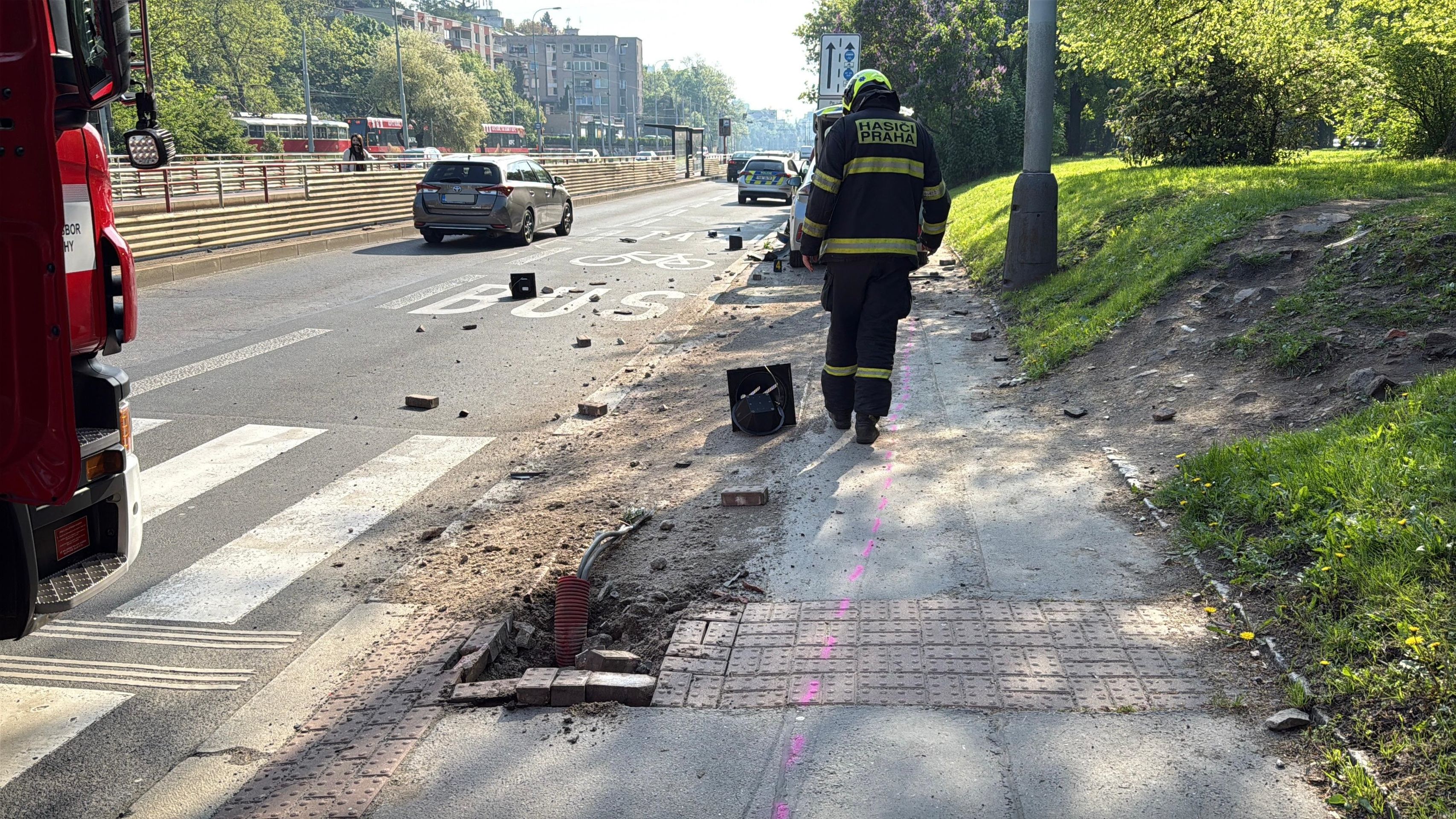 Nehoda policejního auta, 1. 5. 2025 - Nehoda policejního auta, 1. 5. 2025 (12/16)