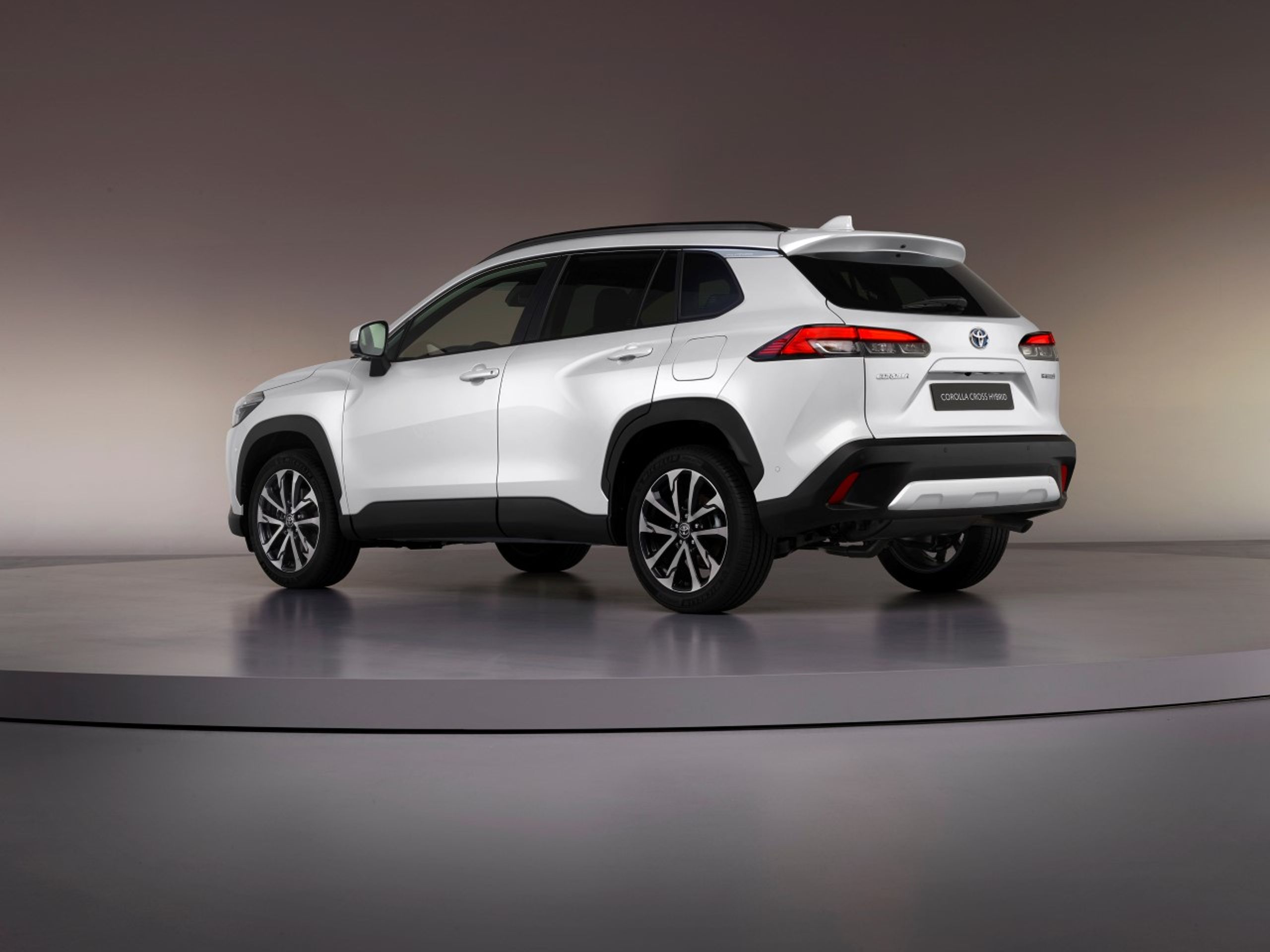 Toyota Corolla Cross - Corolla se převlékla ve stylu outdoorové módy. Toyota z ní udělala SUV (3/16)