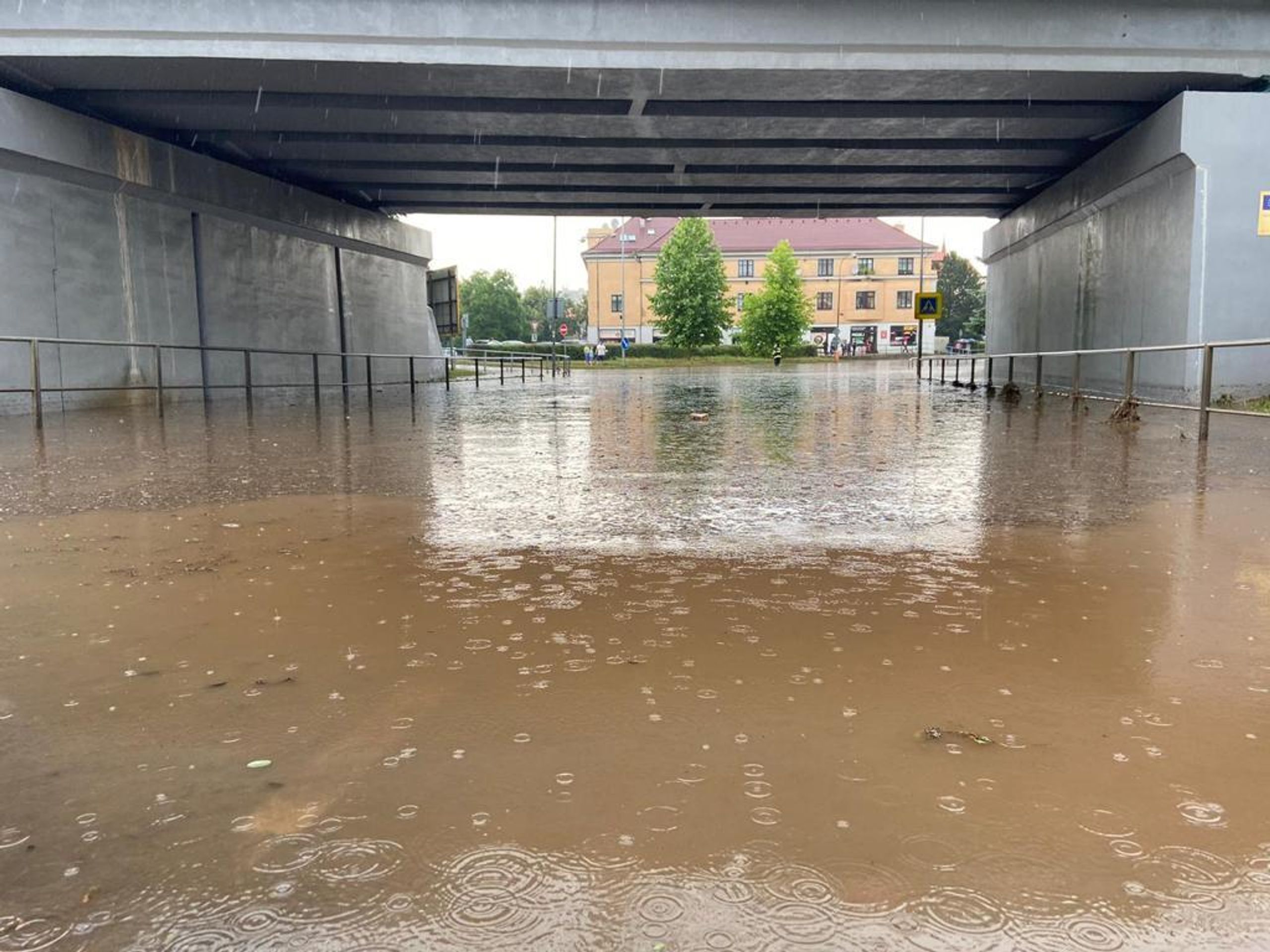 Obří laguna po bouřce v Rakovníku - 5 - GALERIE: Obří laguna po bouřce v Rakovníku (6/10)