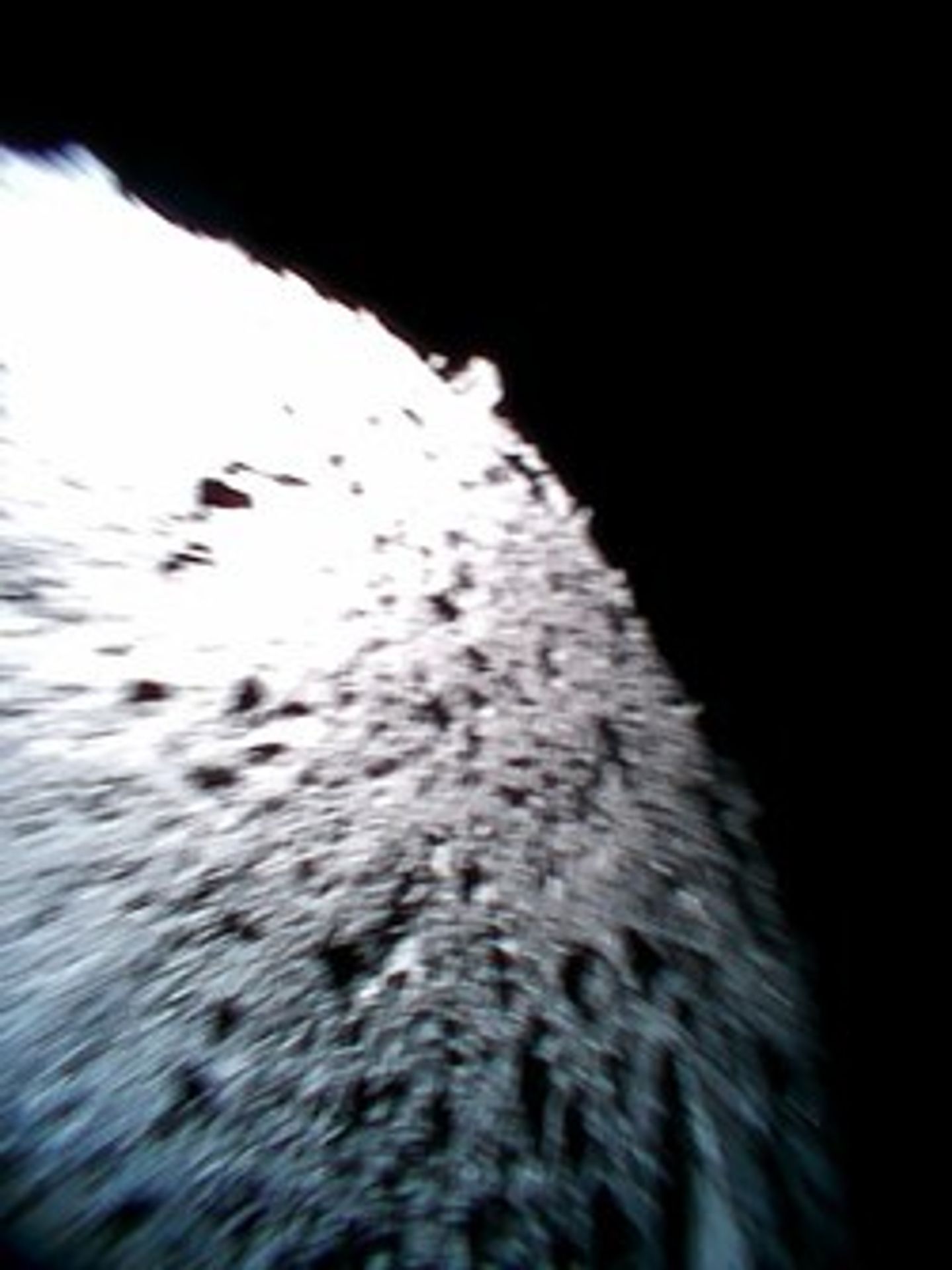 Snímky z asteroidu Ryugu - 2 - GALERIE: Sonda poslala první snímky z asteroidu Ryugu (4/6)