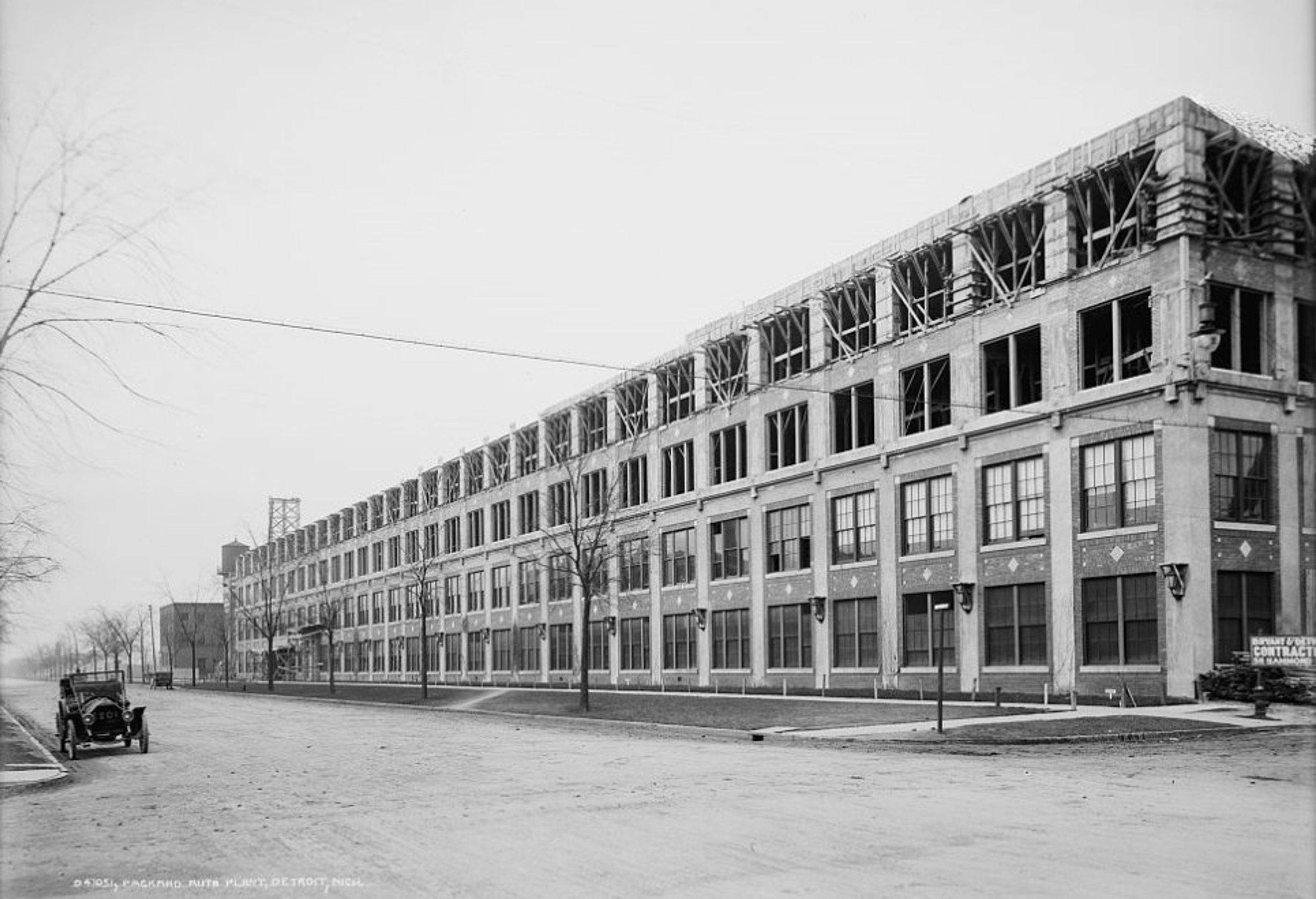 Packard Automotive Plant v Detroitu - Slavná obří továrna Packardu v Detroitu v dobách největší slávy a dnes (21/22)