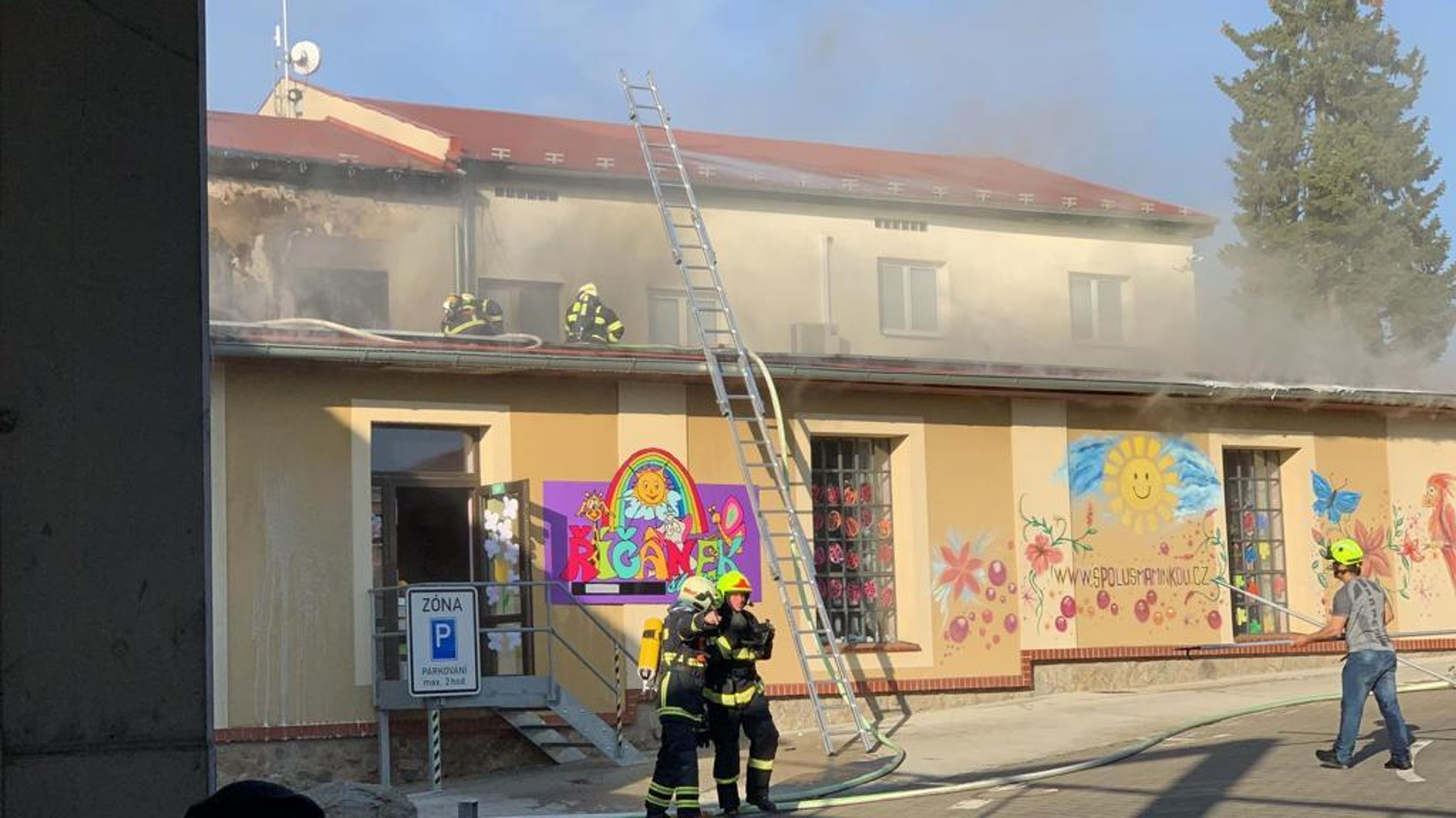Požár v Říčanech u Prahy - 3 - GALERIE: Požár v Říčanech u Prahy (4/6)