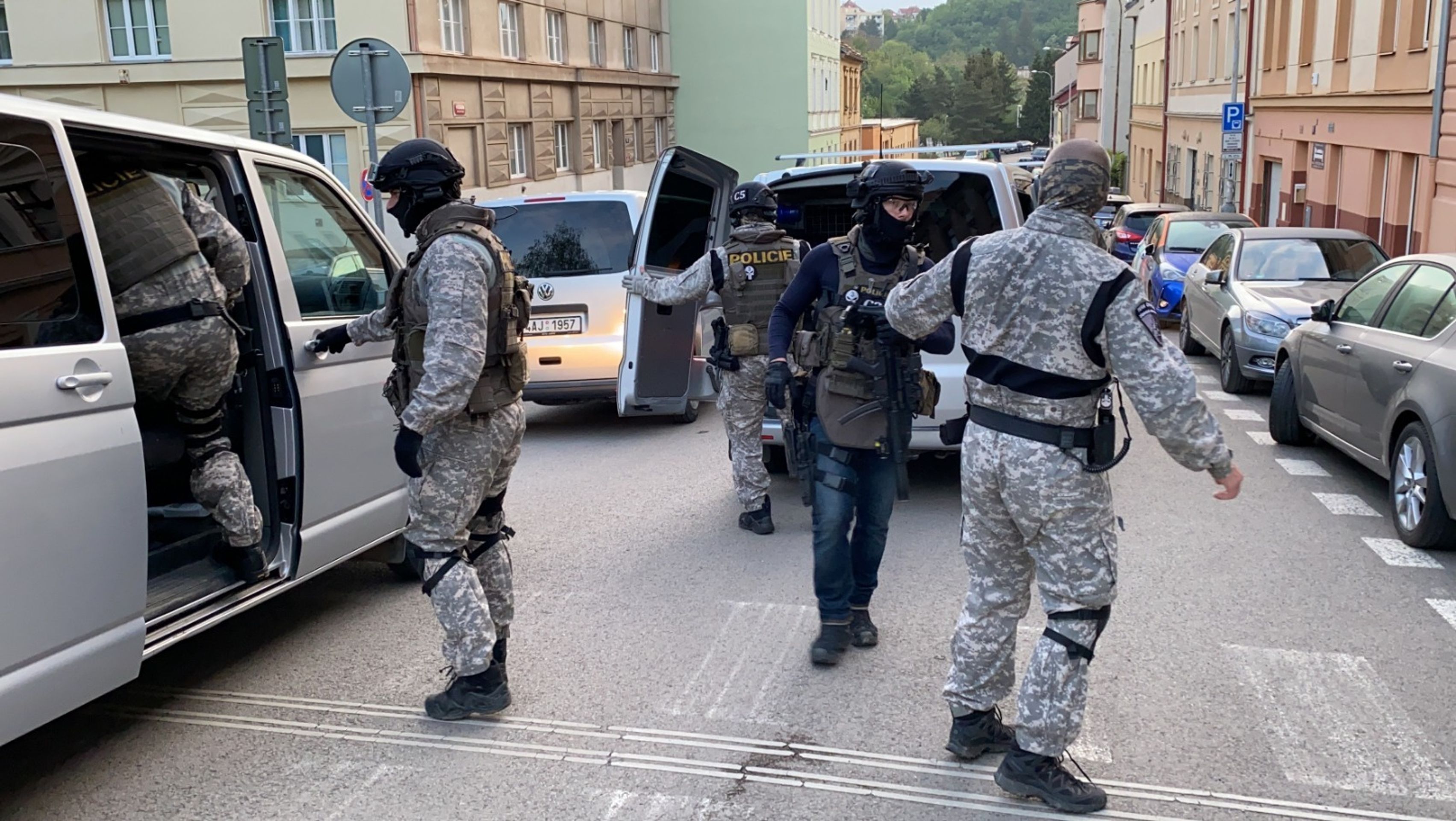 Zásah v domě hrůzy v Pechlátově ulici v Praze - 7 - GALERIE: Zásah policie v domě hrůzy v Pechlátově ulici (13/19)