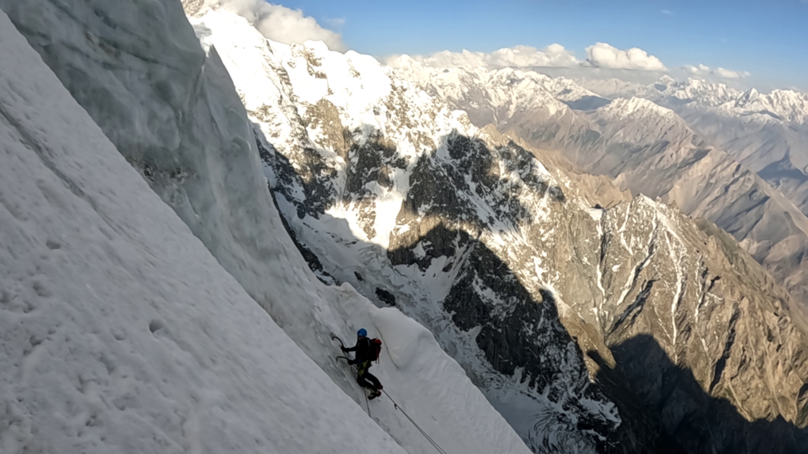 Zdeněk Hák a Radoslav Groh vylezli impozantní jihozápadní stěnou šestitisícového Hunza Peaku - Čeští horolezci vystoupali na legendární horu Hunza Peak v Pákistánu (8/9)