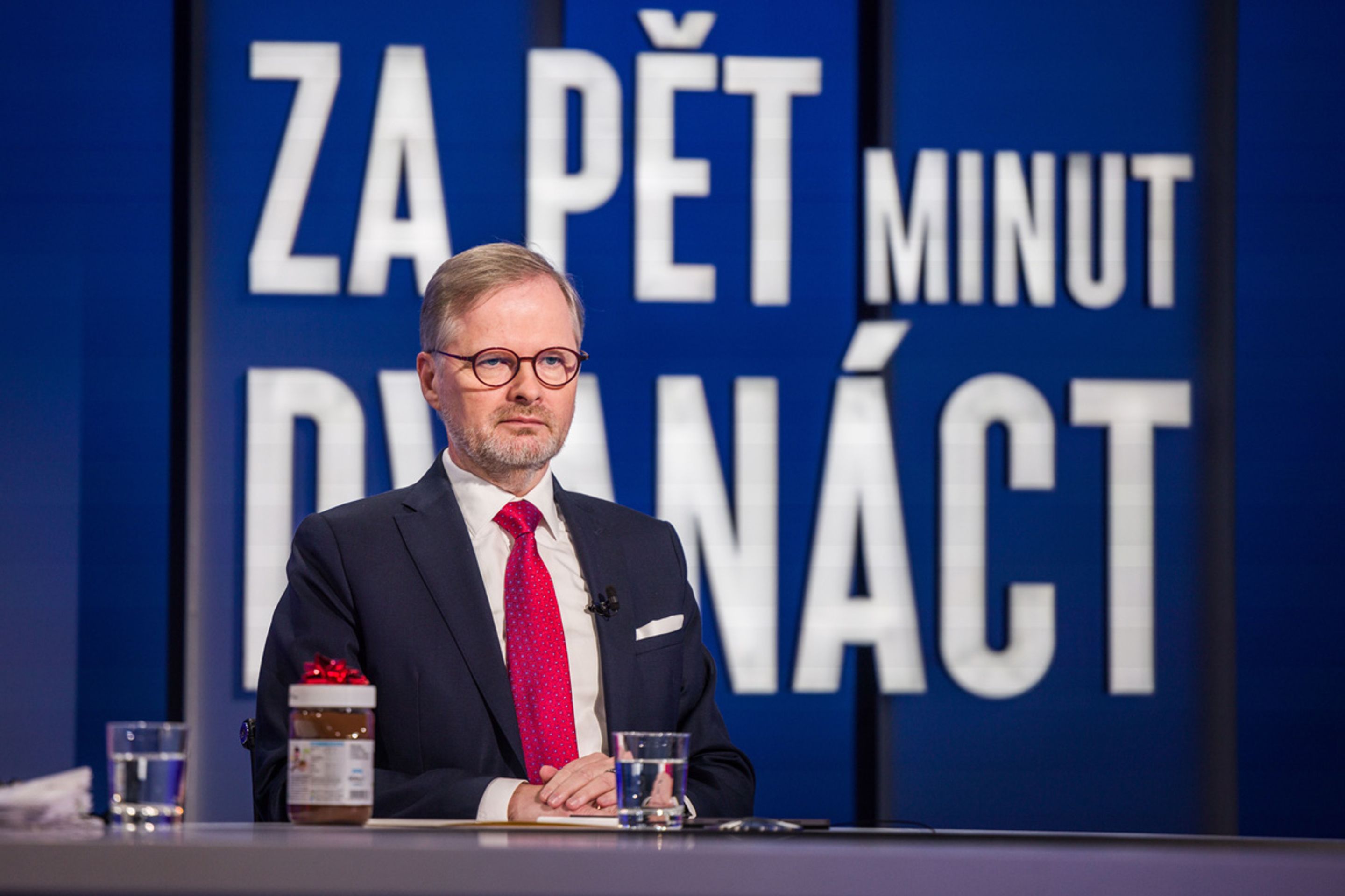 Za pět minut dvanáct (2) - Za pět minut dvanáct (2/12)
