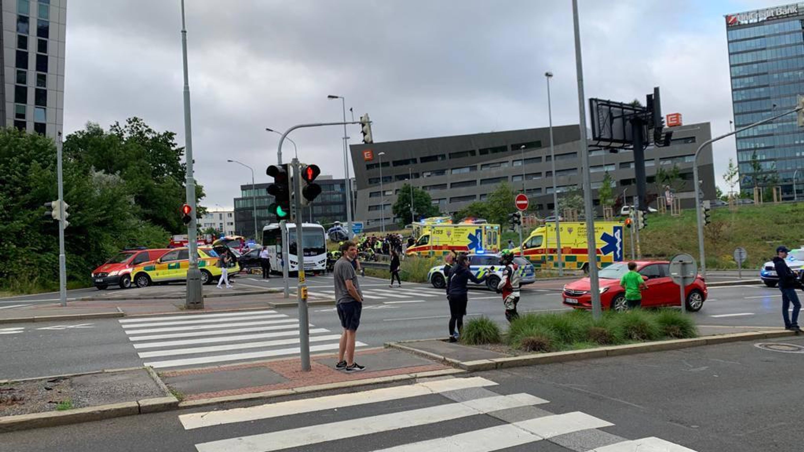 Ujíždějící auto v Praze způsobilo vážnou nehodu - 4 - GALERIE: Ujíždějící auto v Praze způsobilo vážnou nehodu (2/5)