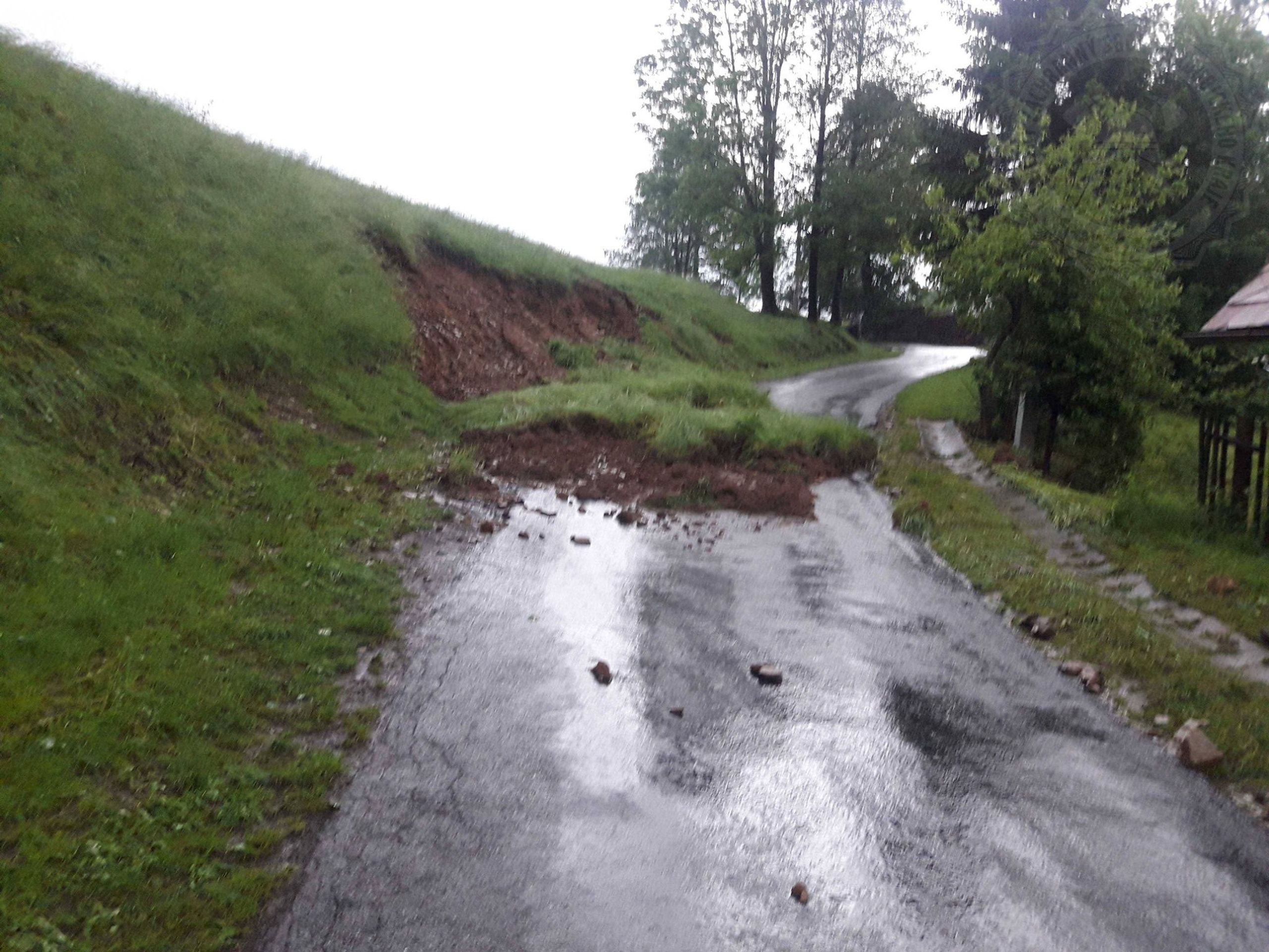Řádění bouřek v Pardubickém kraji - 4 - GALERIE: Přívalové deště zaplavily domy i silnice (3/13)