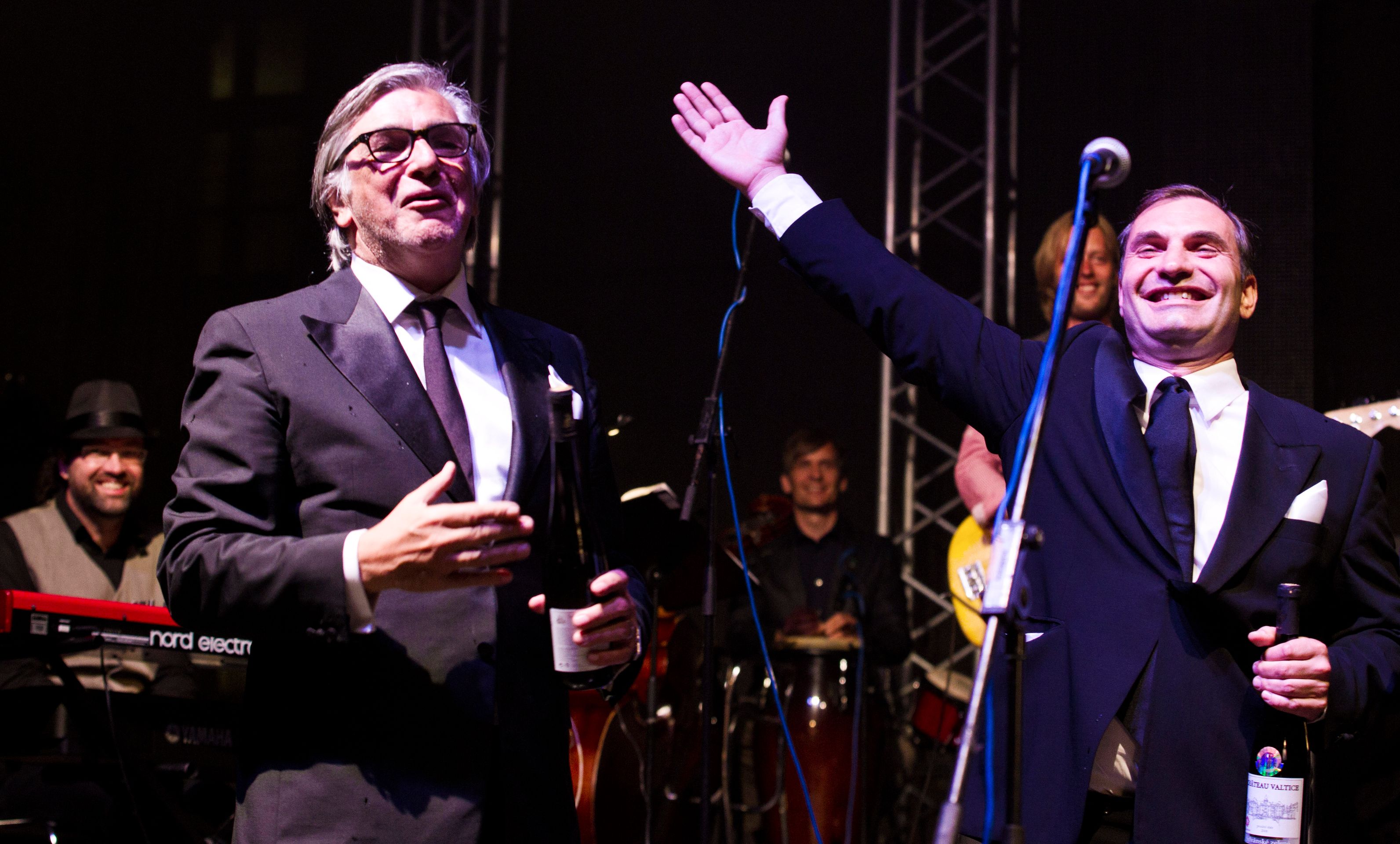 Jiří Bartoška a Jiří Macháček - Koncert Vojty Dyka na MFF (1/7)