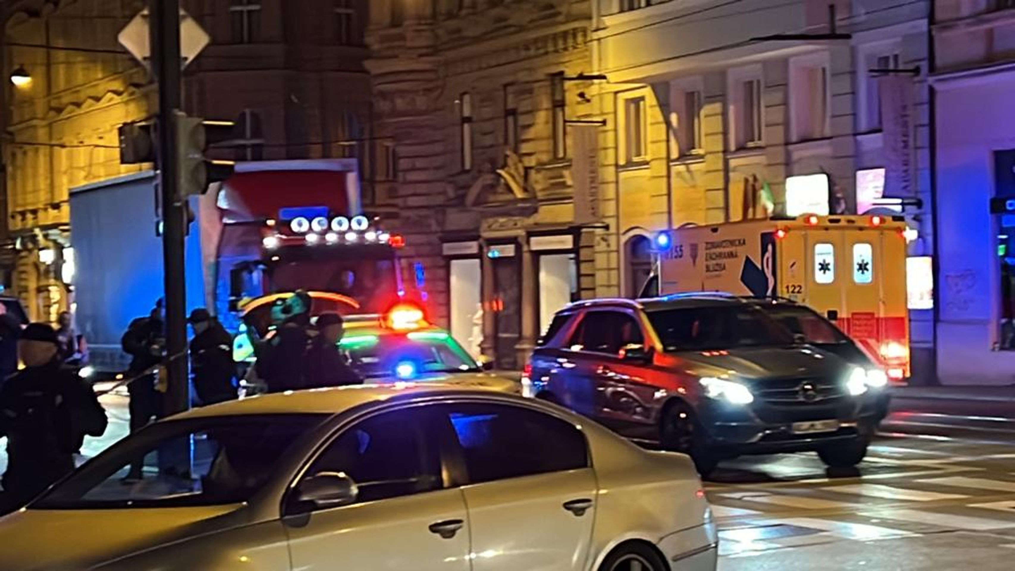 Konflikt před obchodním centrem Kotva - Konflikt před obchodním centrem Kotva (16/19)