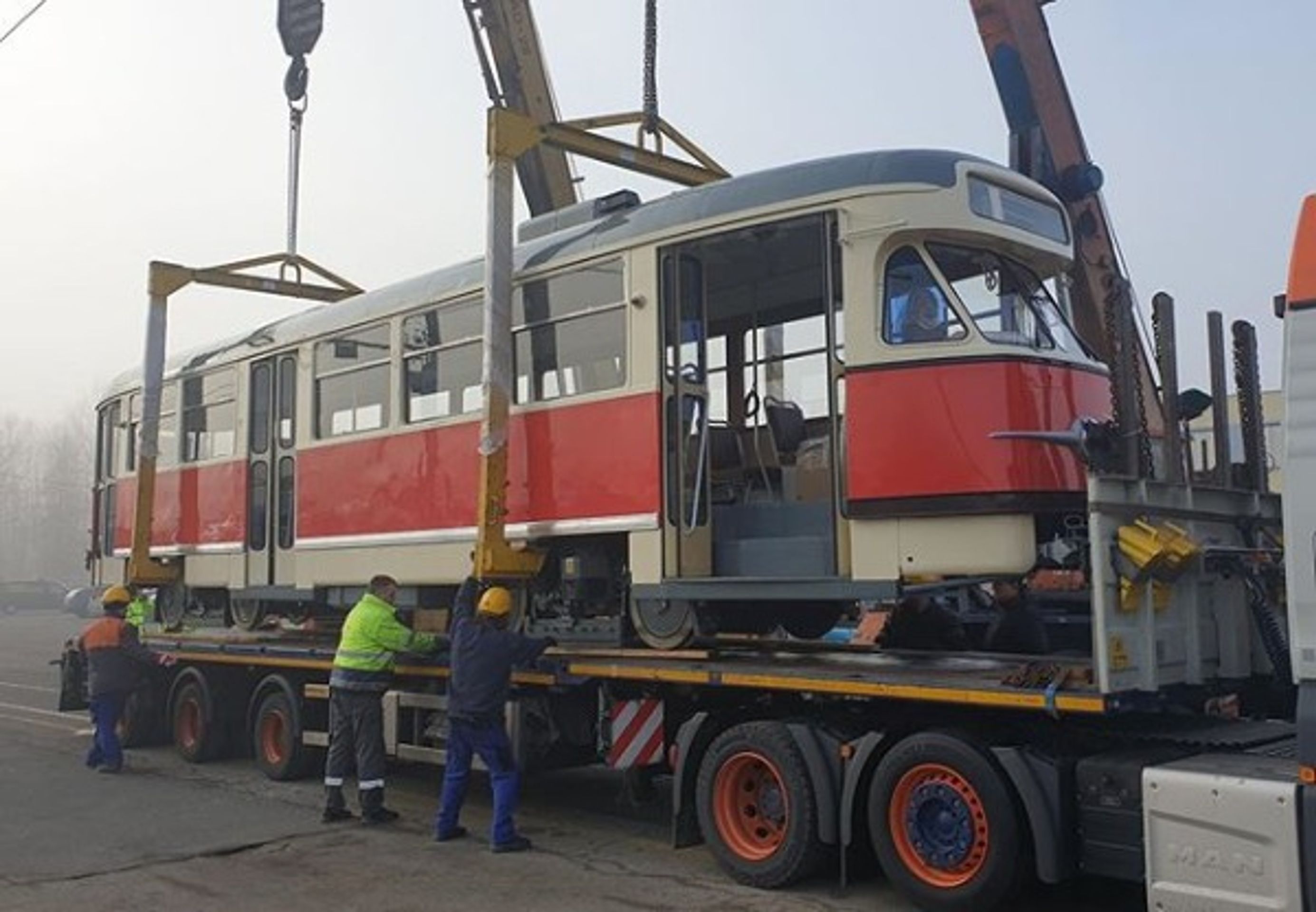 Retro tramvaj T2 - 7 - GLERIE: Retro tramvaj T2 se vrací do Prahy (5/8)