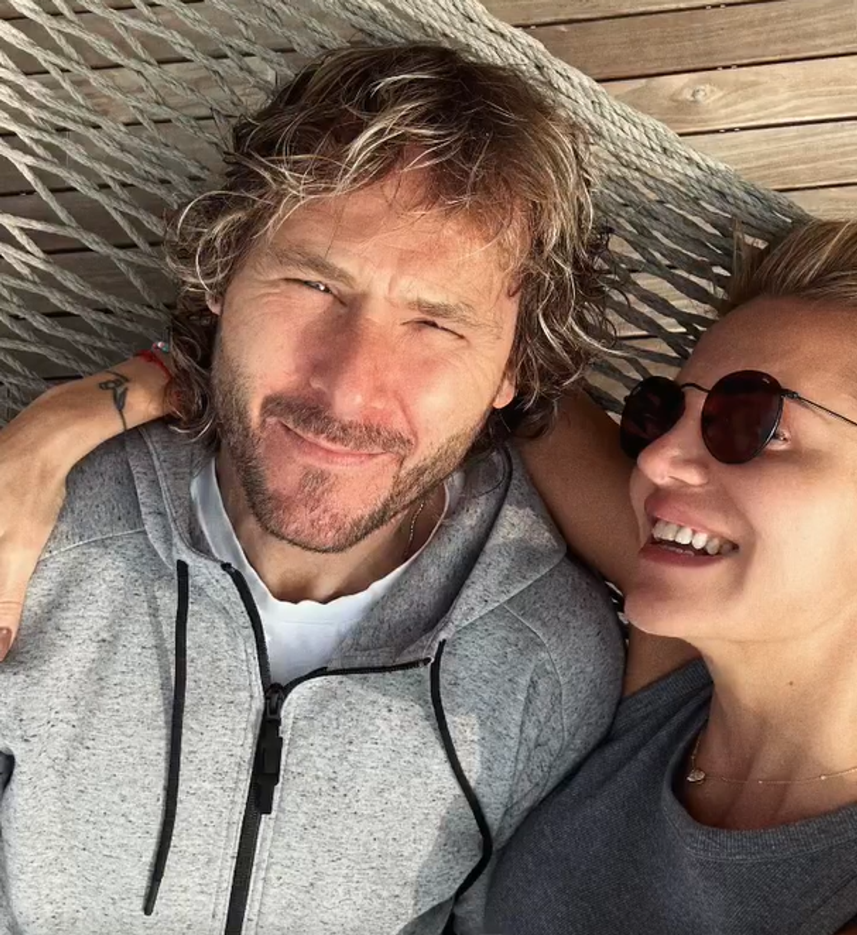 Dara Rolins a Pavel Nedvěd - Daře a Nedvědovi láska jenom kvete (2/3)