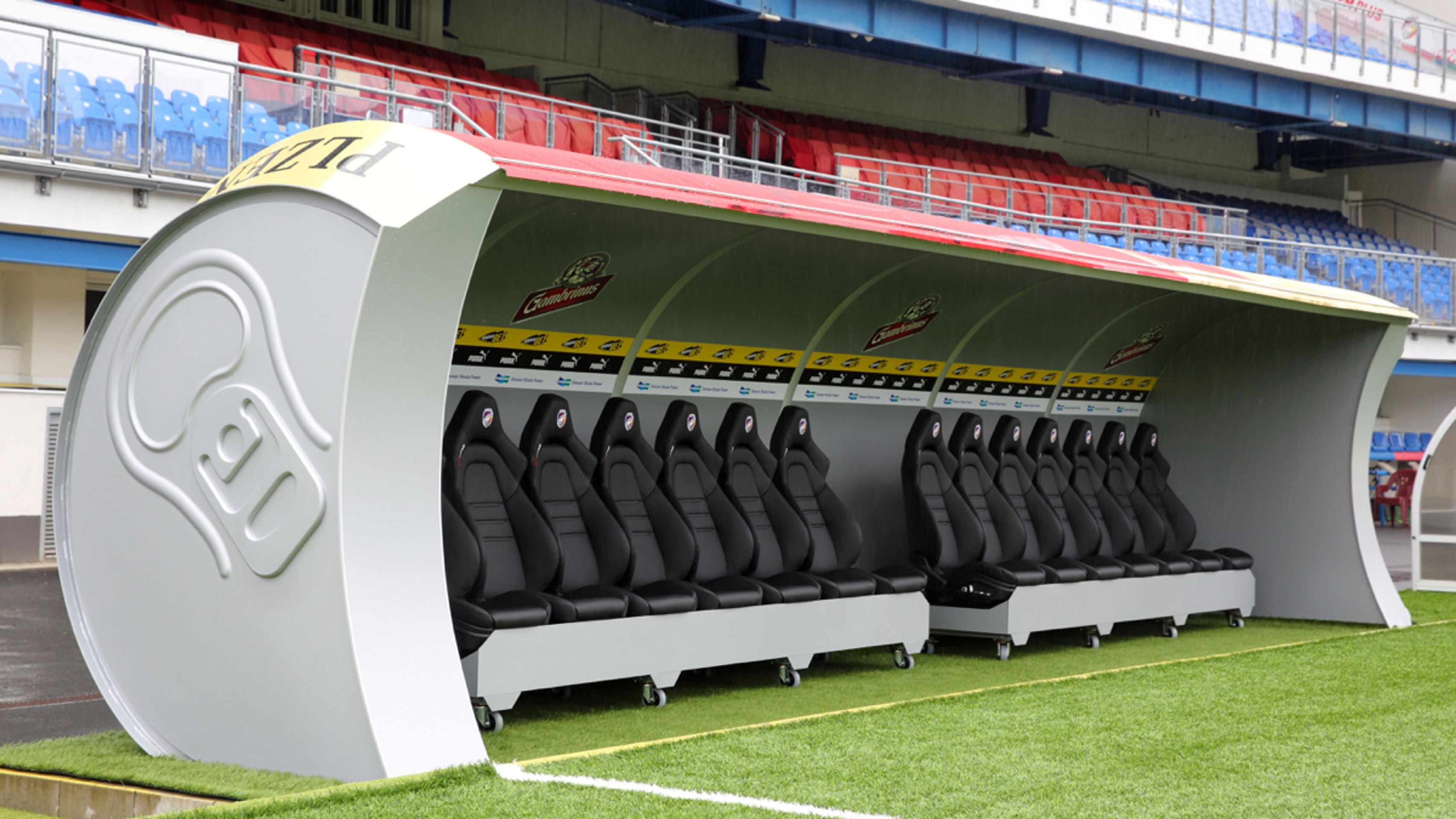Fotbalové střídačky - 22 - Fotogalerie: Sedačky na fotbalových stadionech (11/11)