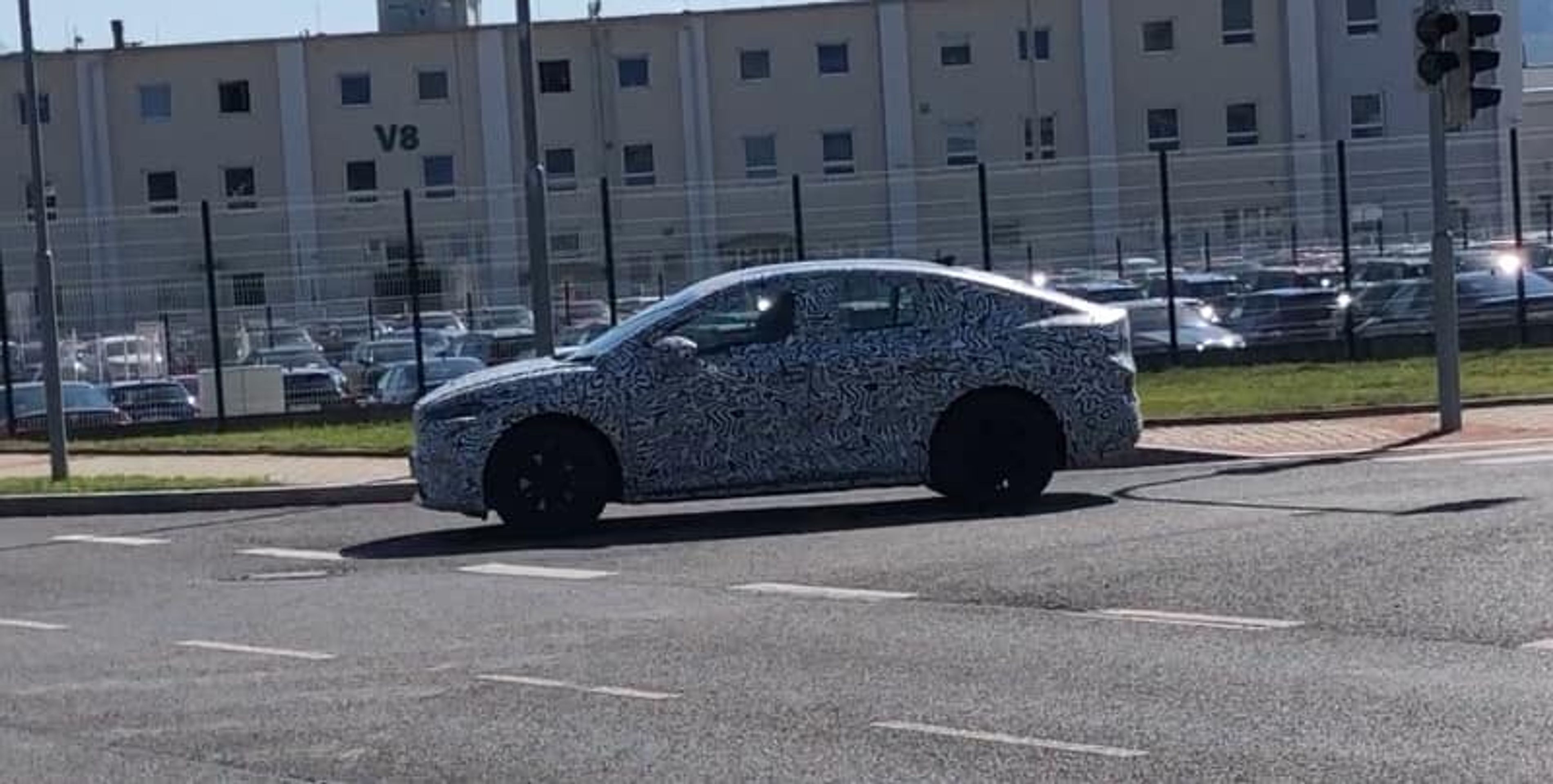 Škoda Enyaq ve verzi kupé - Fotogalerie: Škoda Enyaq jako kříženec SUV a kupé (1/4)