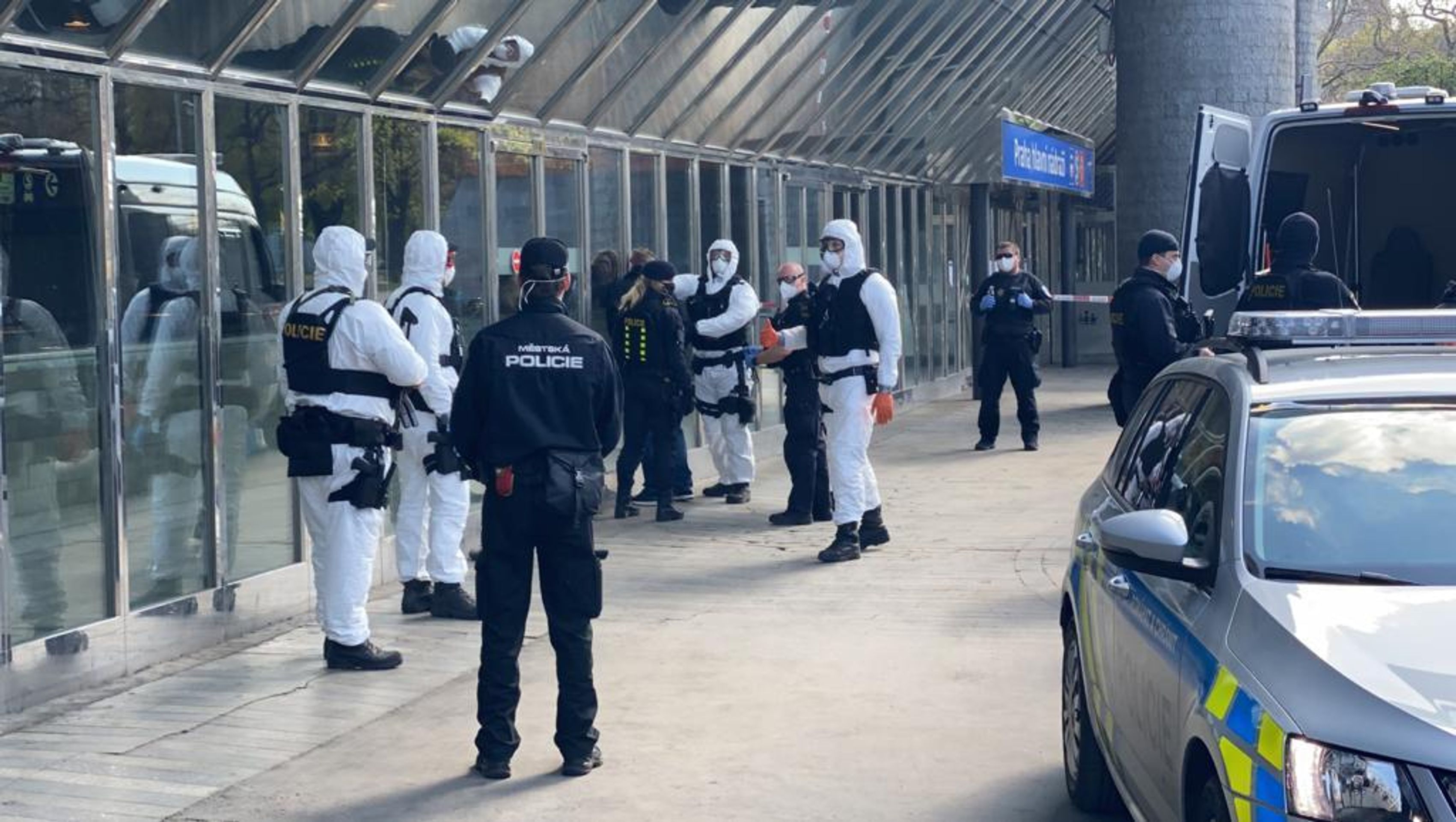 Zásah na Hlavním nádraží - 3 - GALERIE: Zásah policie na hlavním nádraží v Praze kvůli výhrůžce bombou (4/6)