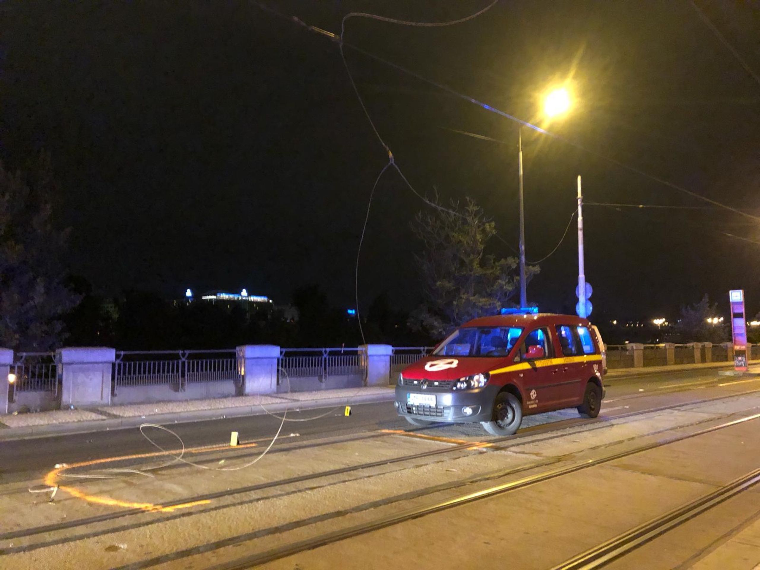 Policejní honička skončila nehodou na Bubenském nábřeží - 5 - GALERIE: Honička skončila nehodou na Bubenském nábřeží (5/7)