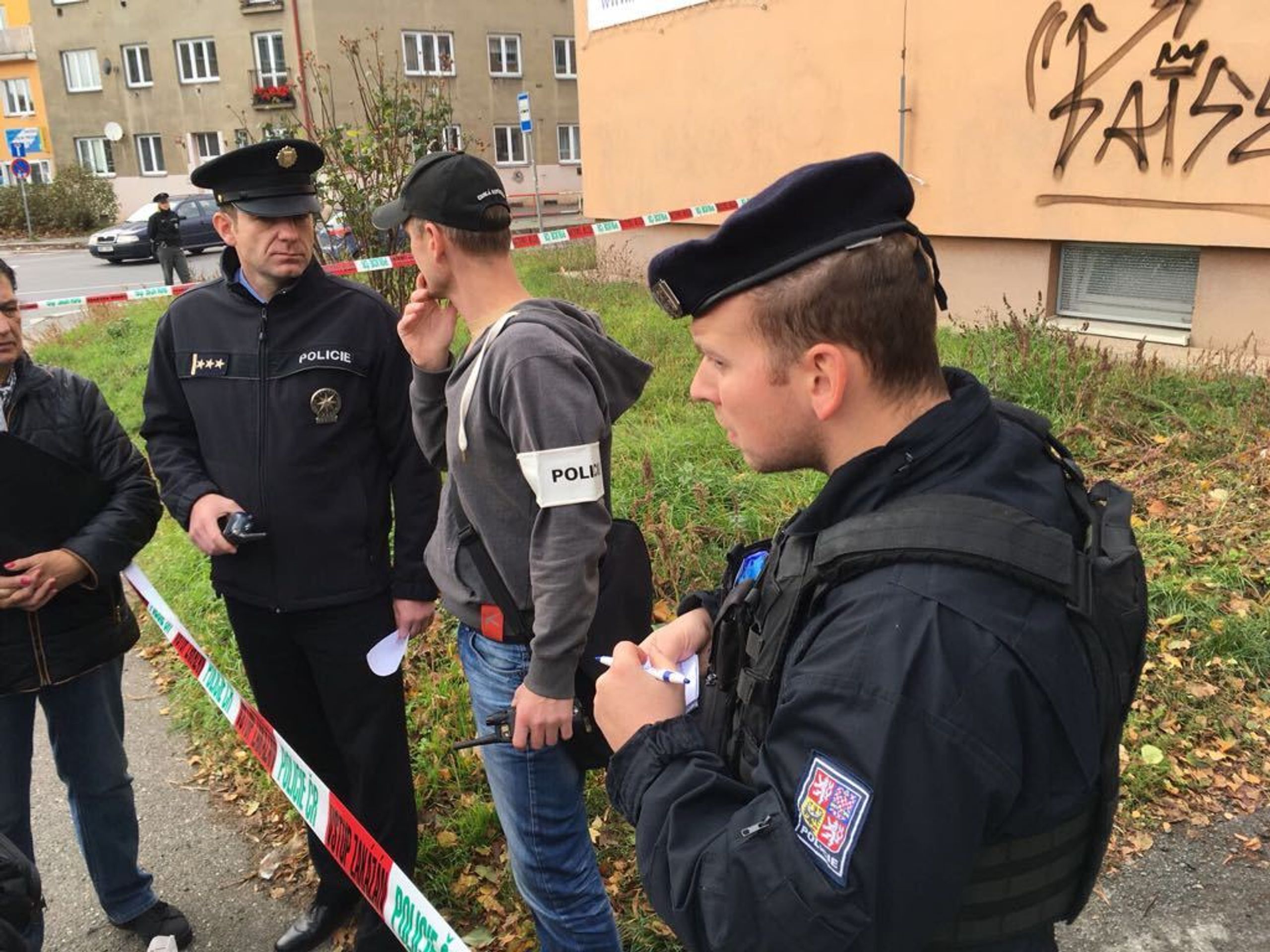 Zásah exekutorů v Kobylisích - 1 - GALERIE: Policejní zásah v Kobylisích (5/7)
