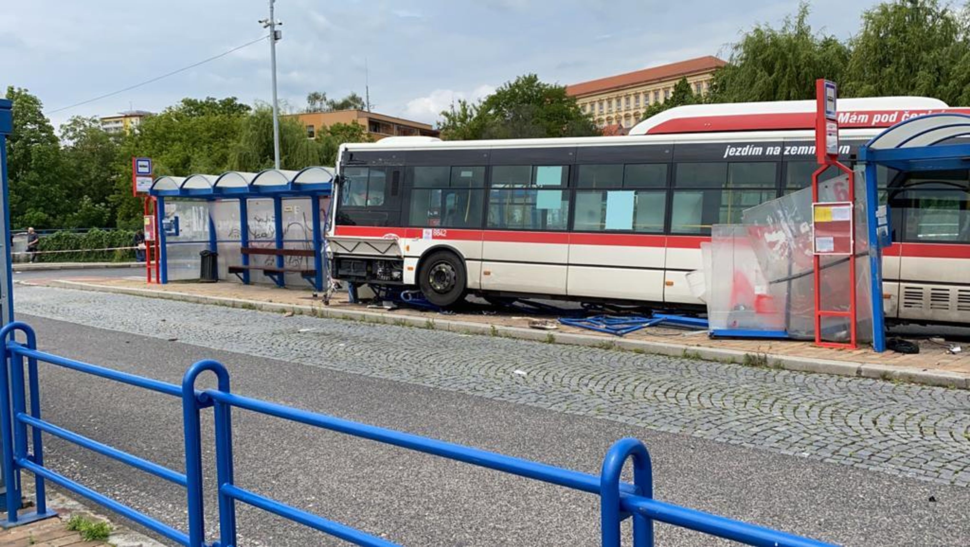 Nehoda na autobusovém nádraží - 5 - GALERIE: Nehoda na autobusovém nádraží (5/10)