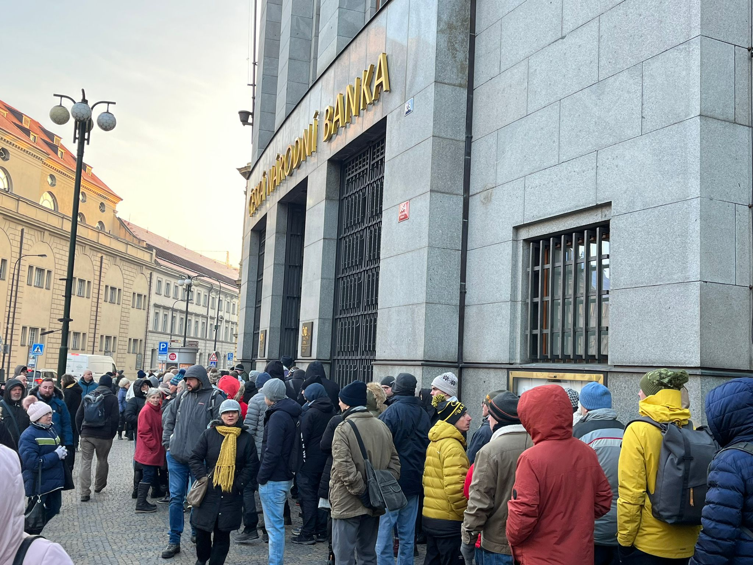Fronta před ČNB (5) - Fronta před ČNB (5/11)
