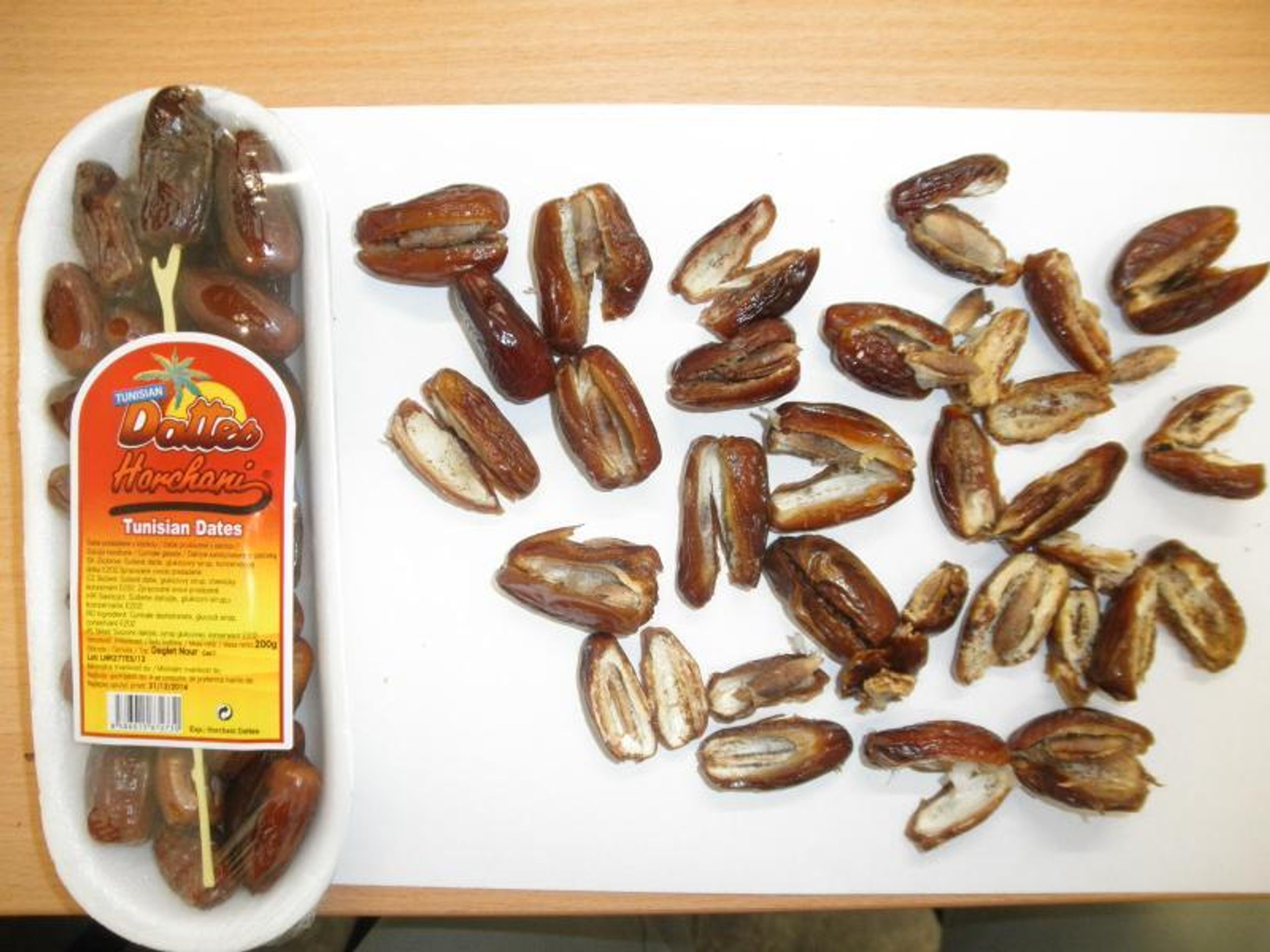 Tesco: Tunisian Dates - datle proslazené s peckou - 1 - GALERIE: Tesco: Tunisian Dates - datle proslazené s peckou (2/4)