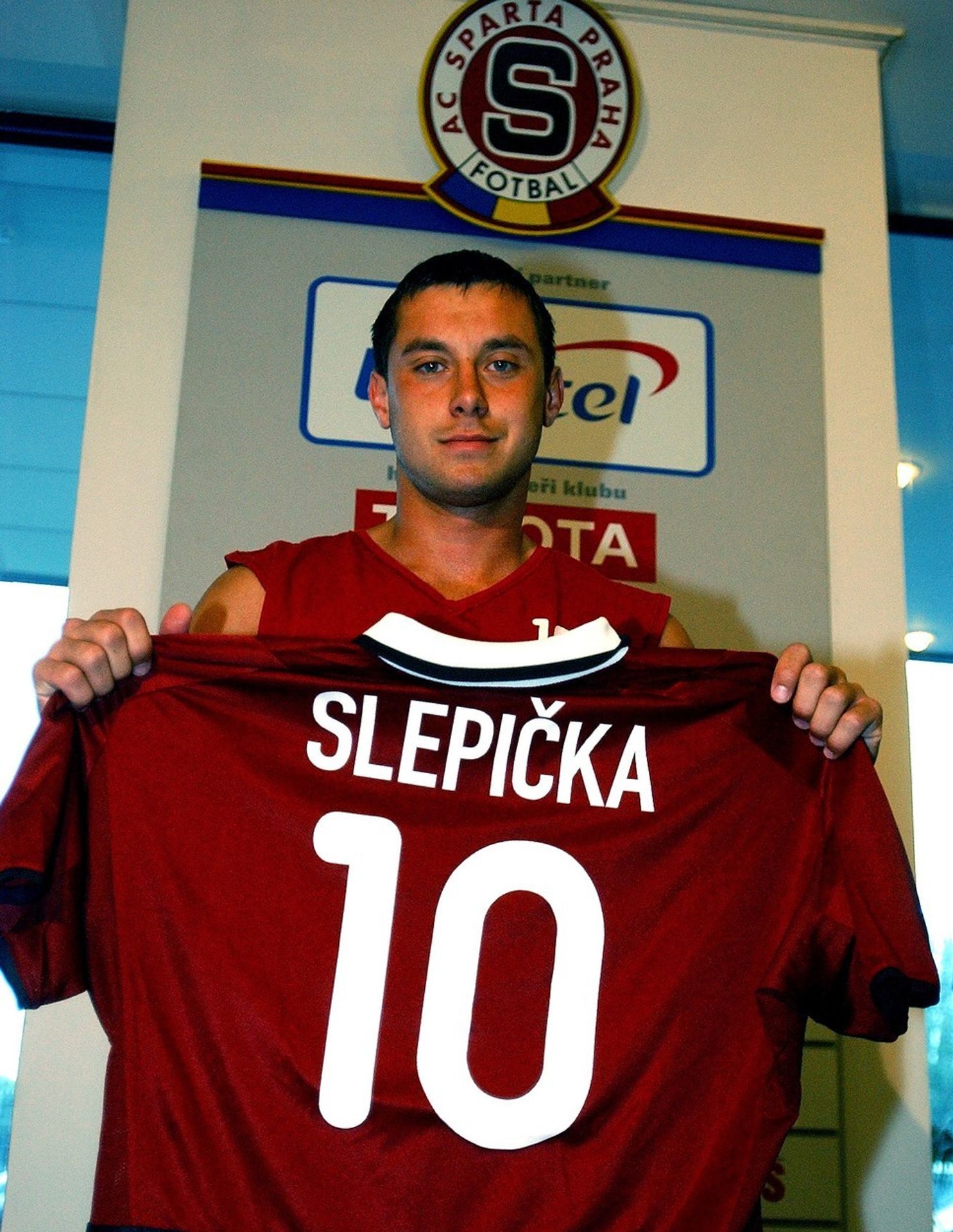Miroslav Slepička z fotbalisty je vítěz v MMA - 4 - GALERIE: Miroslav Slepička z fotbalisty bojovníkem v kleci (3/6)