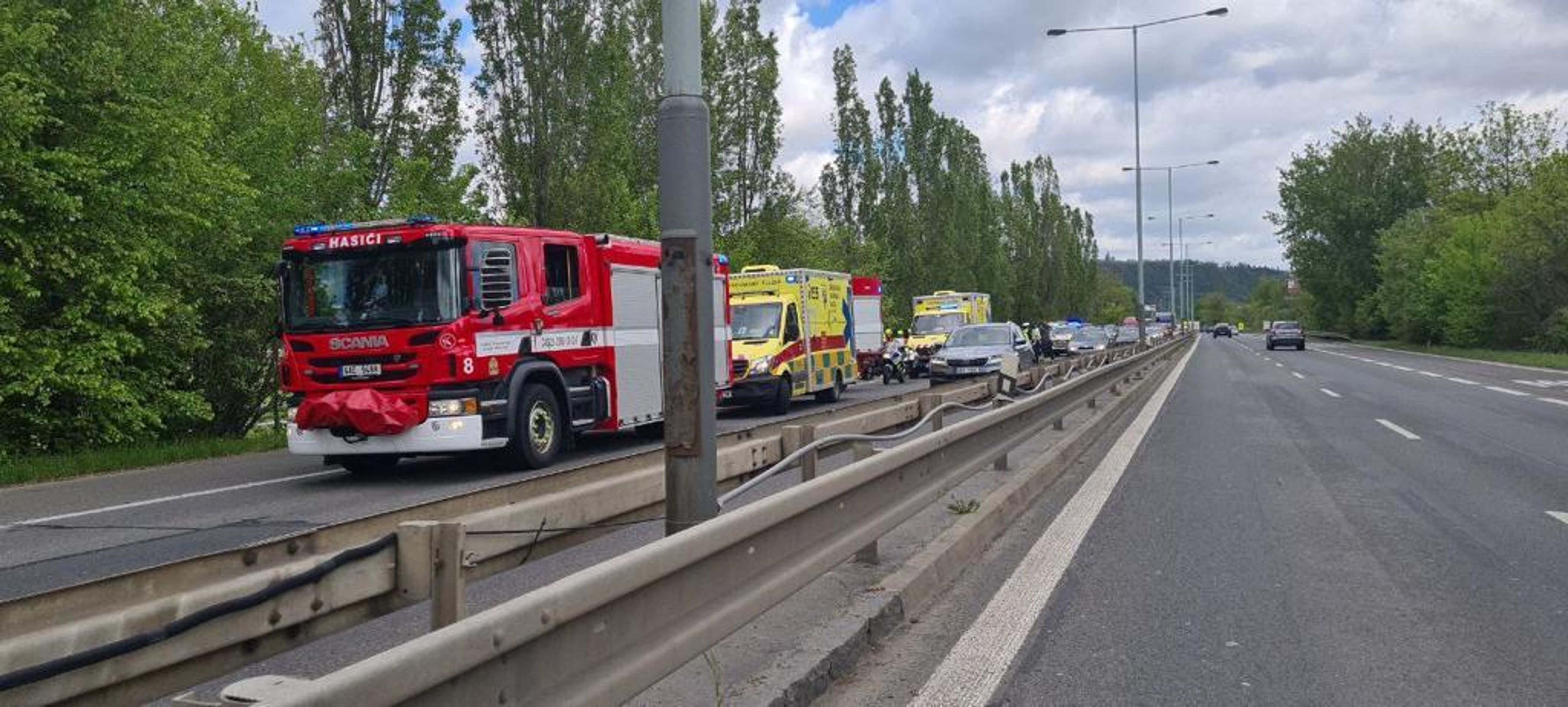 Tragická nehoda ve Strakonické ulici v Praze - 2 - GALERIE: Tragická nehoda ve Strakonické ulici v Praze (2/4)
