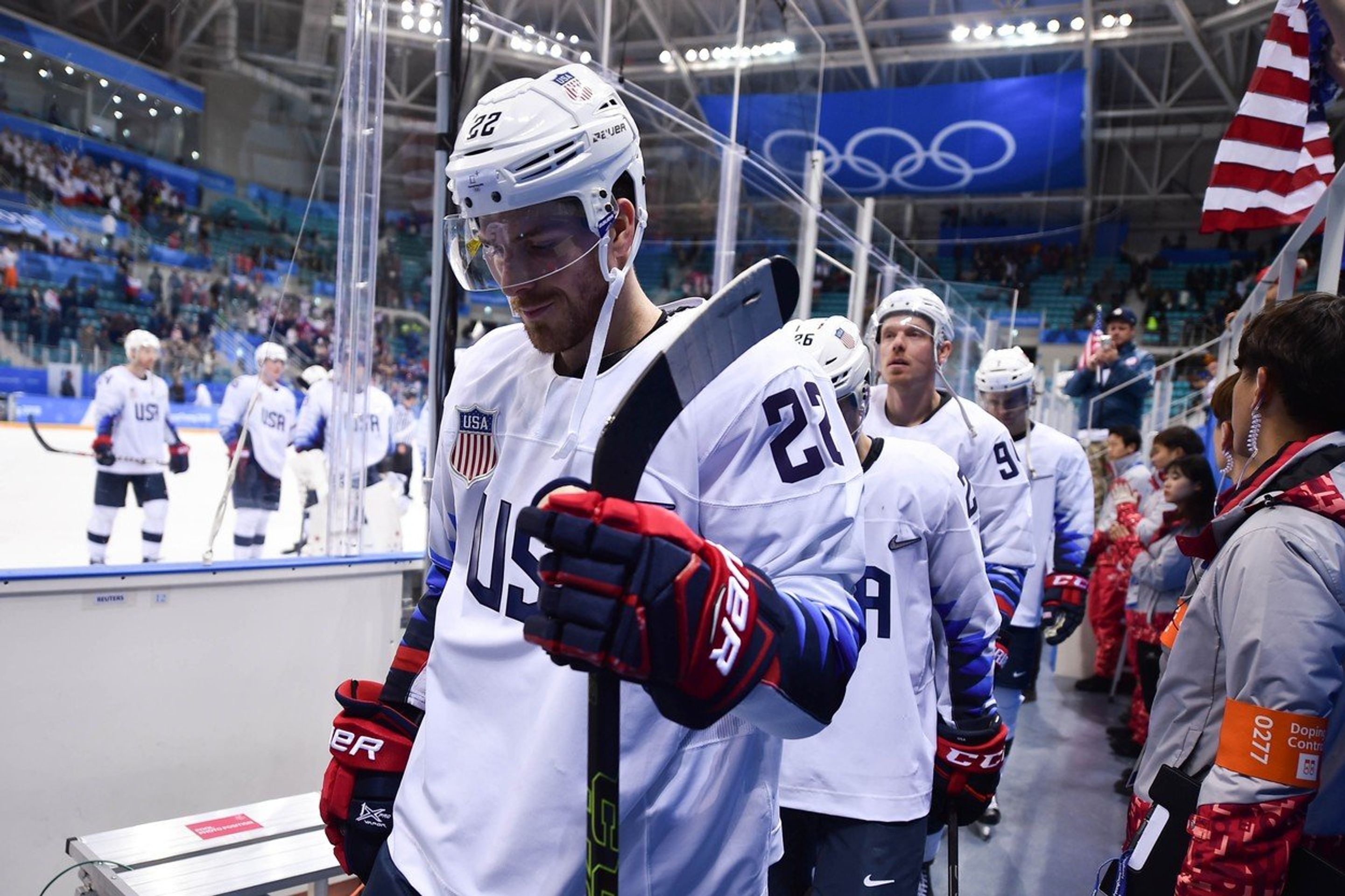 Američané smutní po vypadnutí z turnaje - GALERIE: Český hokejový tým bude na olympiádě hrát o medaile (5/5)