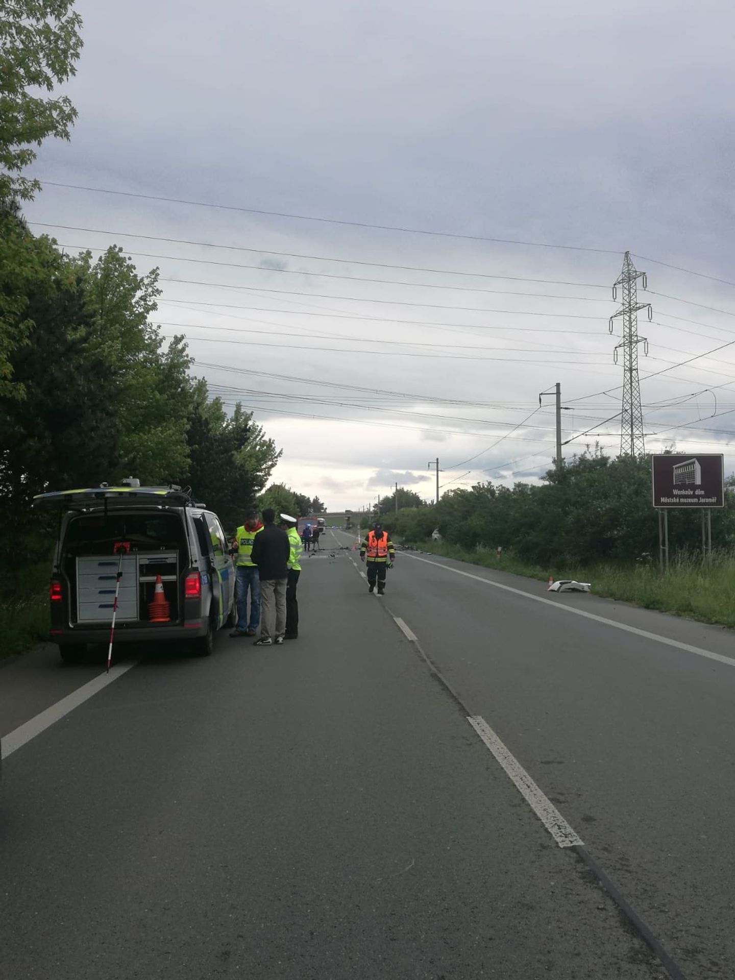 Tragická nehoda u Černožic na Hradecku - GALERIE: Tragická nehoda u Černožic na Hradecku (1/7)